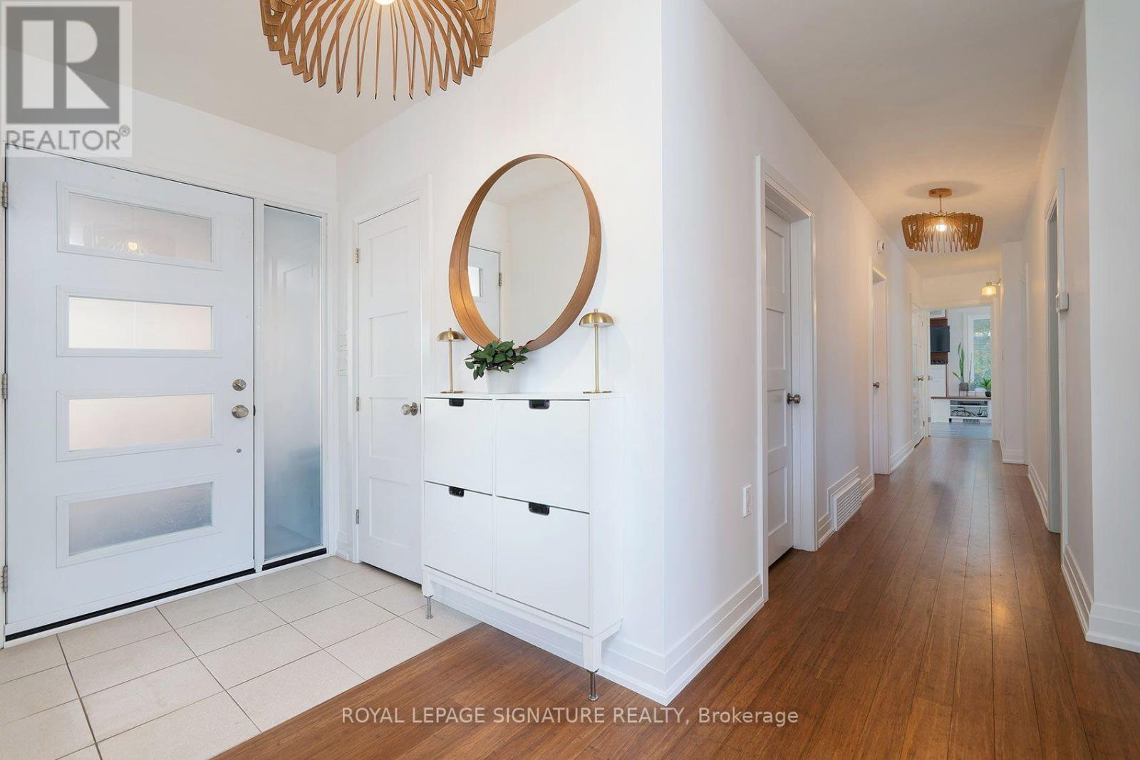 11 Koos Road, Toronto (Markland Wood), Ontario  M9C 1W4 - Photo 4 - W13842472