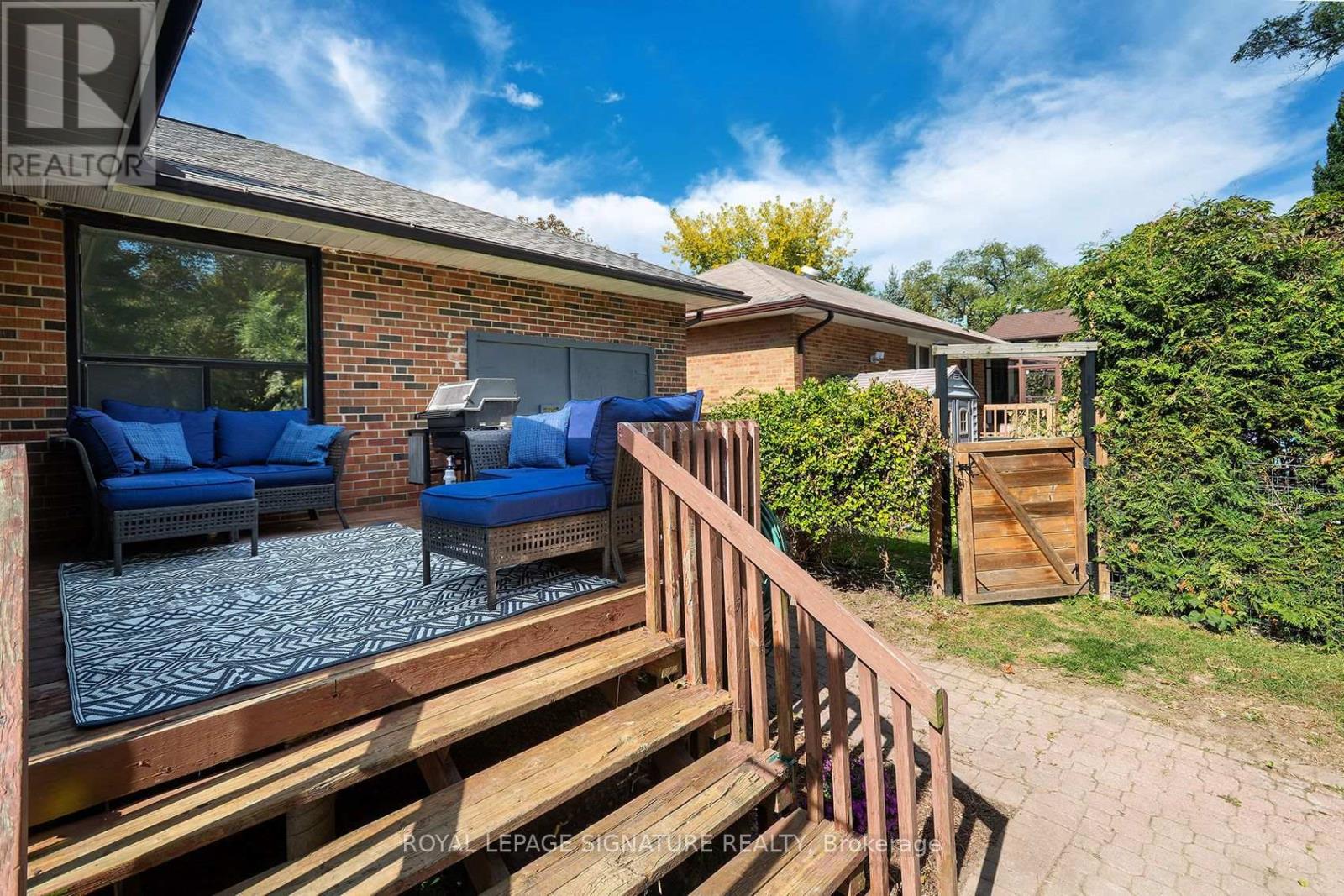 11 Koos Road, Toronto (Markland Wood), Ontario  M9C 1W4 - Photo 40 - W13842472