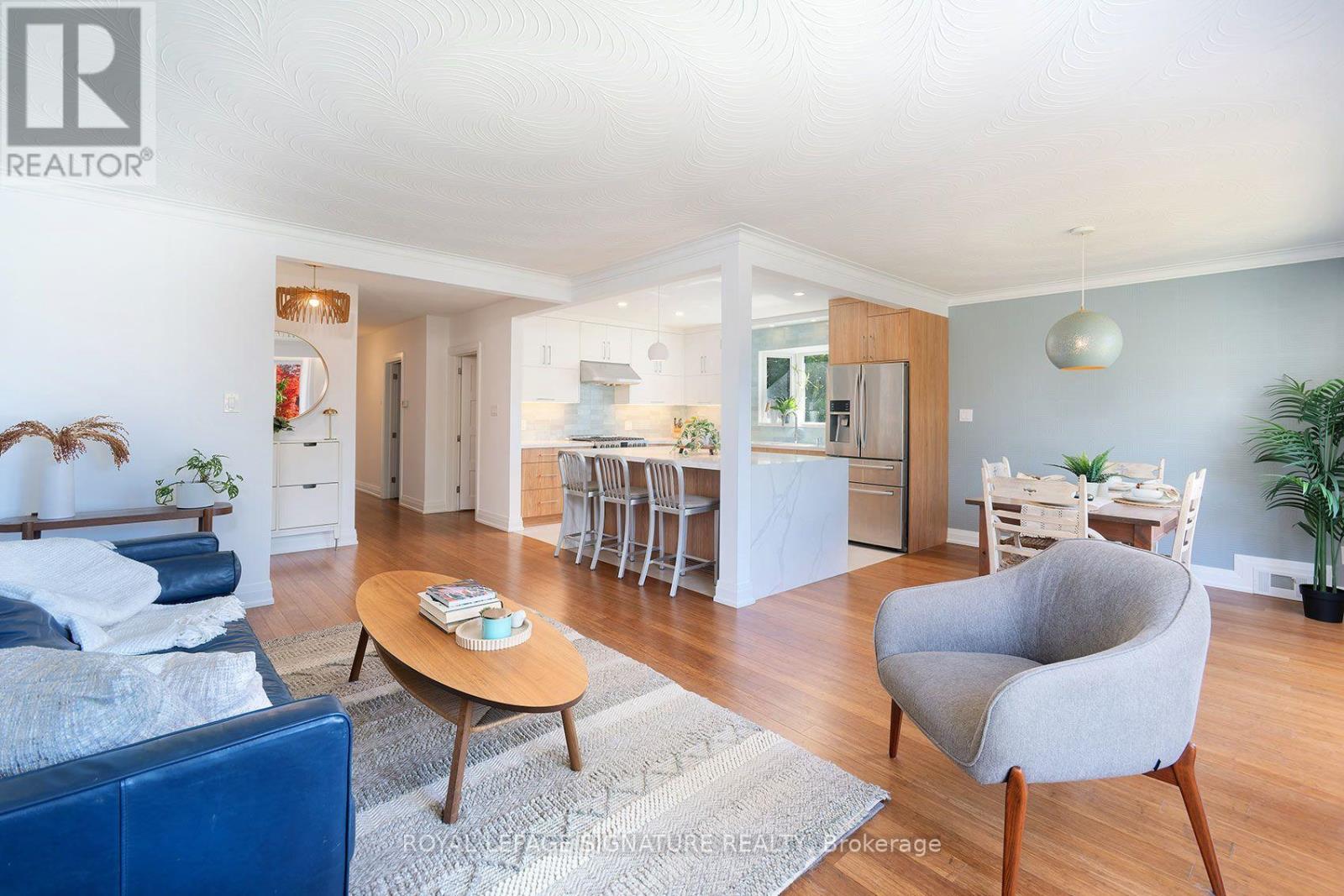 11 Koos Road, Toronto (Markland Wood), Ontario  M9C 1W4 - Photo 6 - W13842472