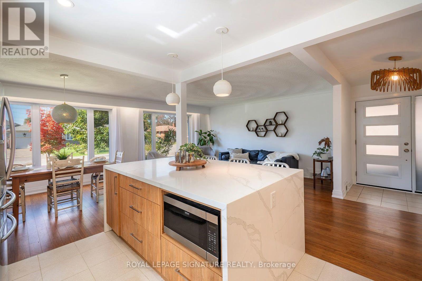 11 Koos Road, Toronto (Markland Wood), Ontario  M9C 1W4 - Photo 8 - W13842472