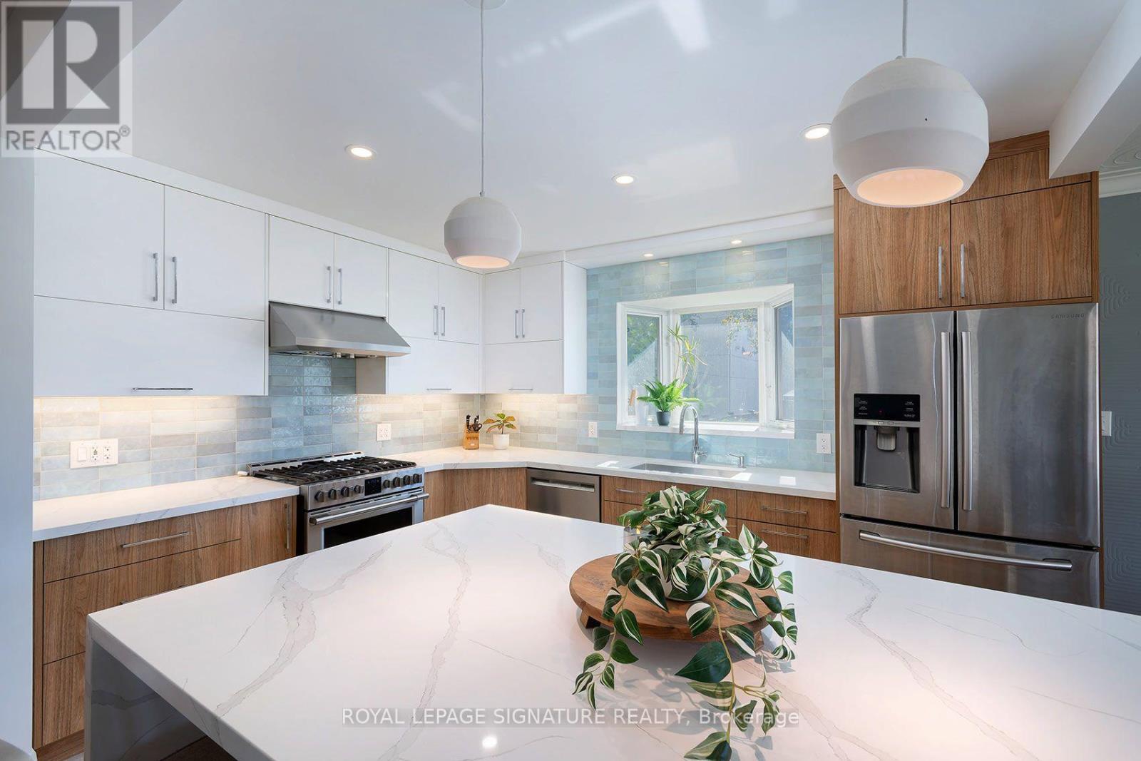 11 Koos Road, Toronto (Markland Wood), Ontario  M9C 1W4 - Photo 9 - W13842472
