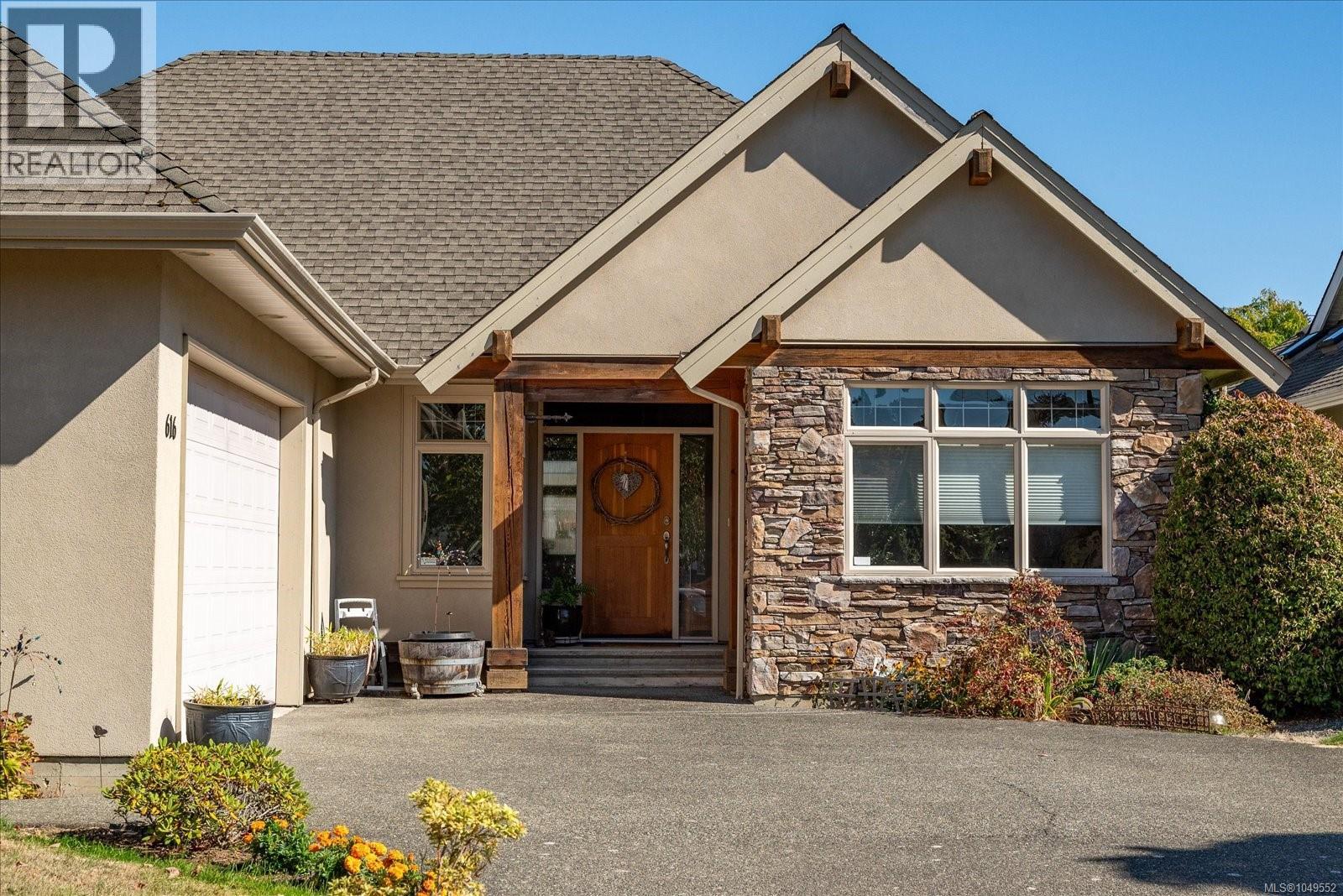 616 Attenborough St, Parksville, British Columbia