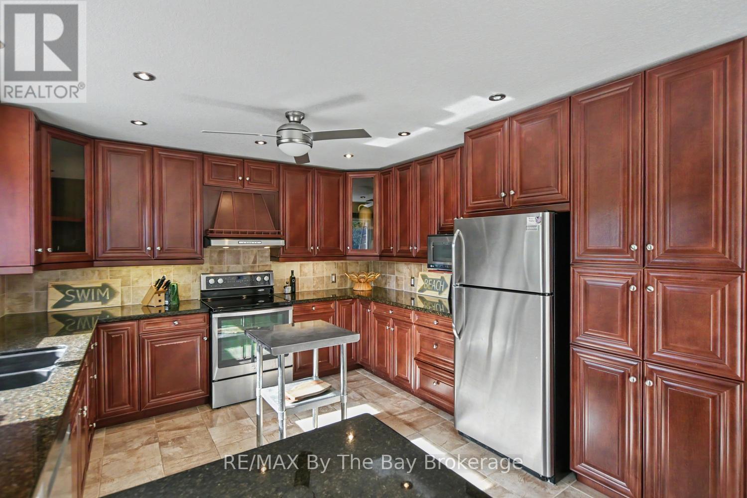83 Old Mosley Street, Wasaga Beach, Ontario  L9Z 2J5 - Photo 18 - S13838270