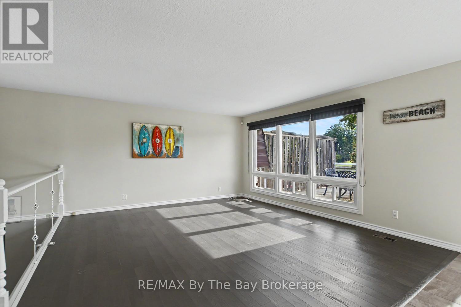 83 Old Mosley Street, Wasaga Beach, Ontario  L9Z 2J5 - Photo 10 - S13838270