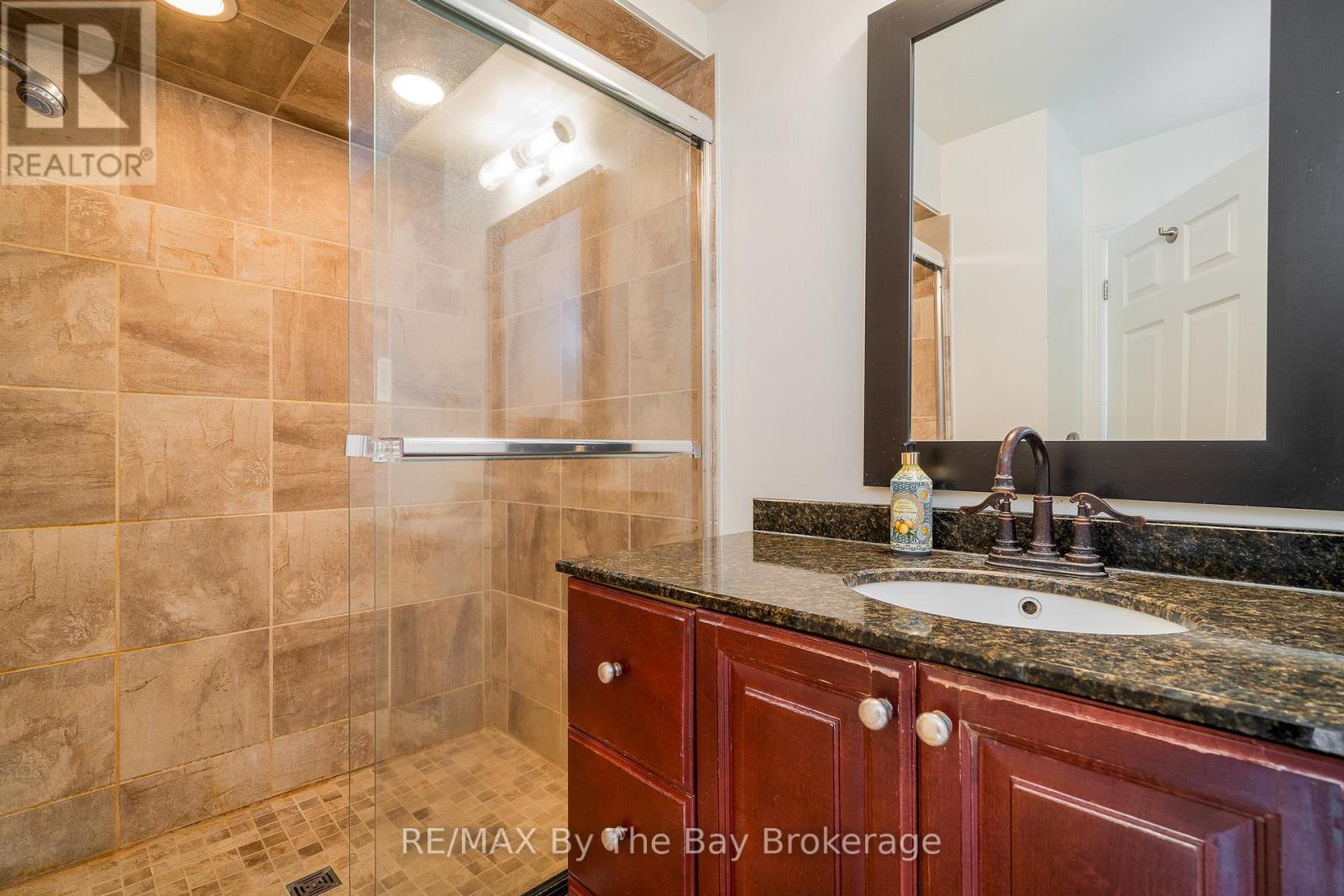 83 Old Mosley Street, Wasaga Beach, Ontario  L9Z 2J5 - Photo 26 - S13838270