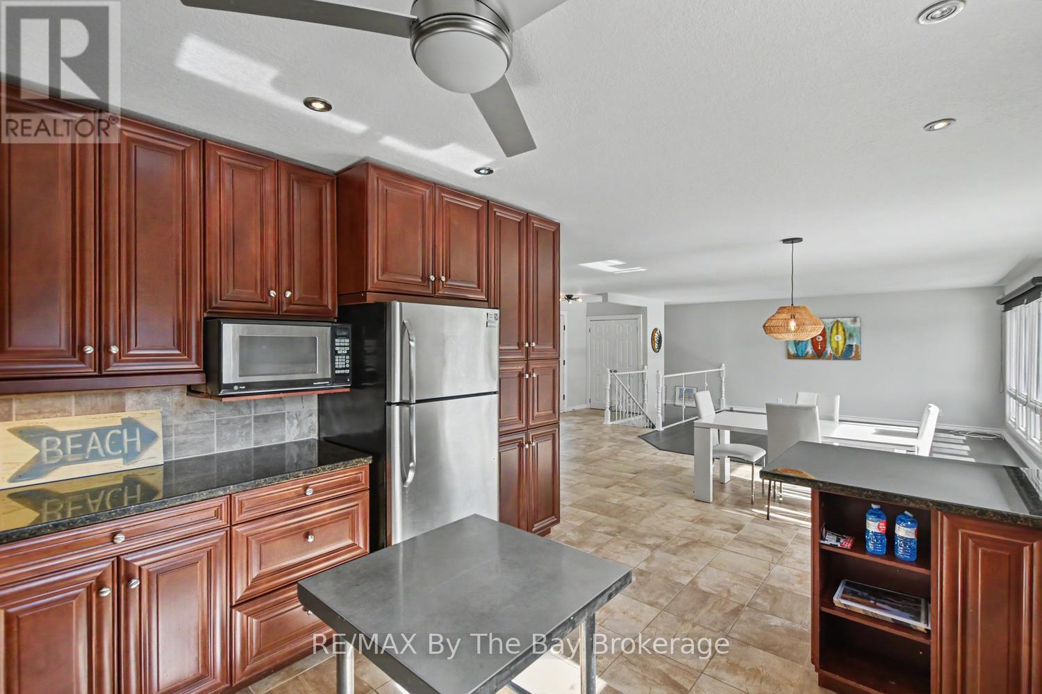 83 Old Mosley Street, Wasaga Beach, Ontario  L9Z 2J5 - Photo 17 - S13838270