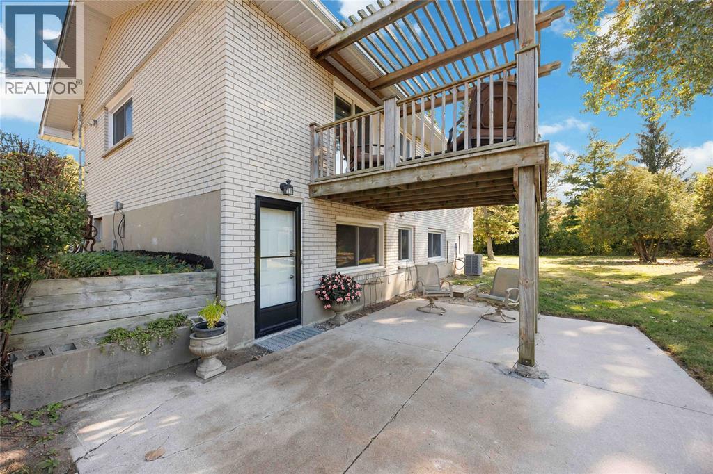 6505 MANDAUMIN ROAD Sarnia Ontario Canada N0N1C0 3