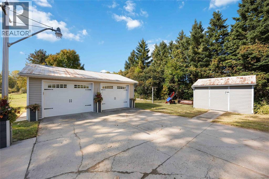 6505 MANDAUMIN ROAD Sarnia Ontario Canada N0N1C0 2
