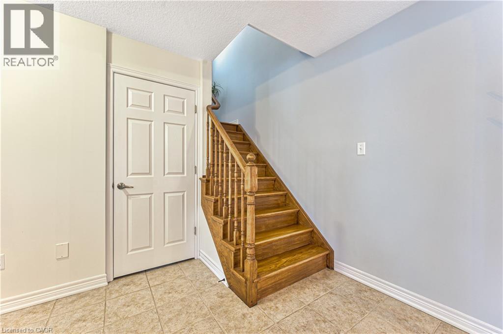 270 Springvalley Crescent, Hamilton, Ontario  L9C 0B4 - Photo 6 - 40865842