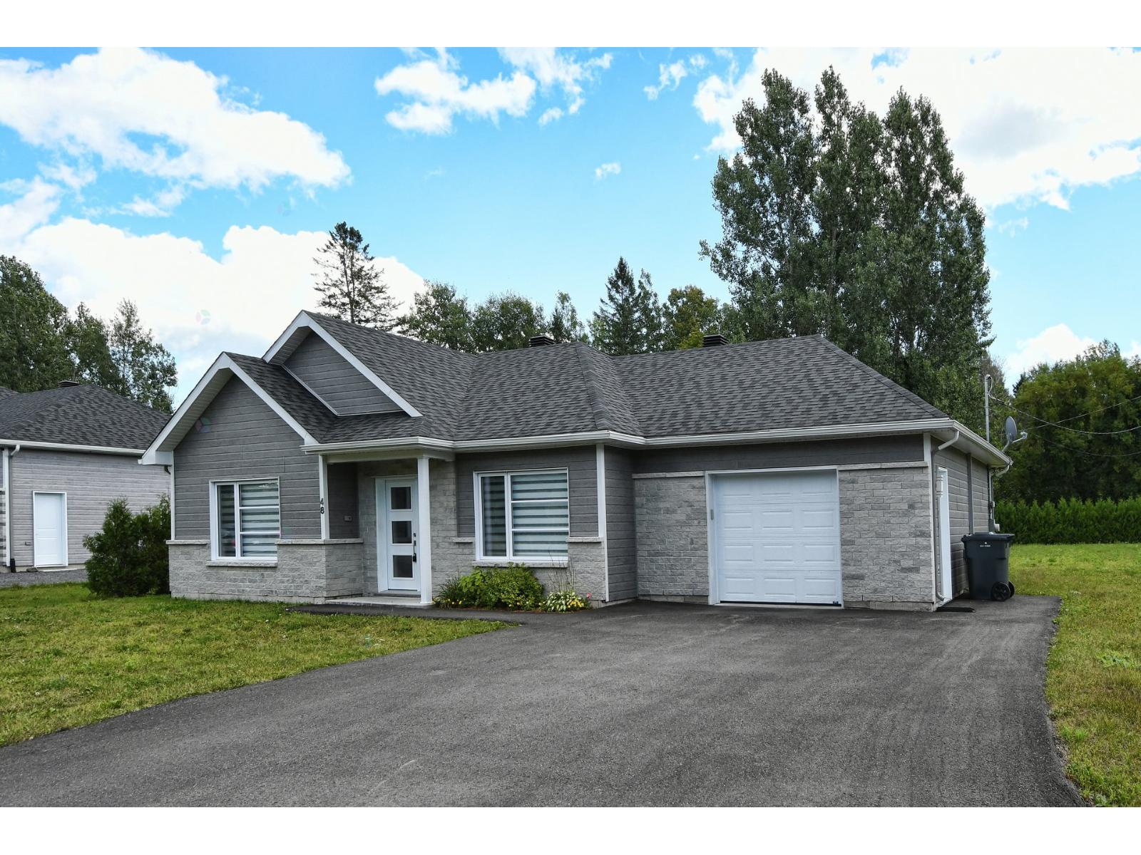 48 Av. Léger Saint-Gabriel Quebec Canada J0K2N0 3