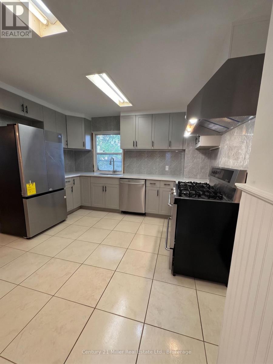 961 Ninth Street, Mississauga, Ontario  L5E 1S2 - Photo 3 - W13842510