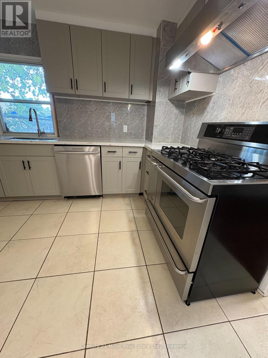 961 Ninth Street, Mississauga, Ontario  L5E 1S2 - Photo 4 - W13842510