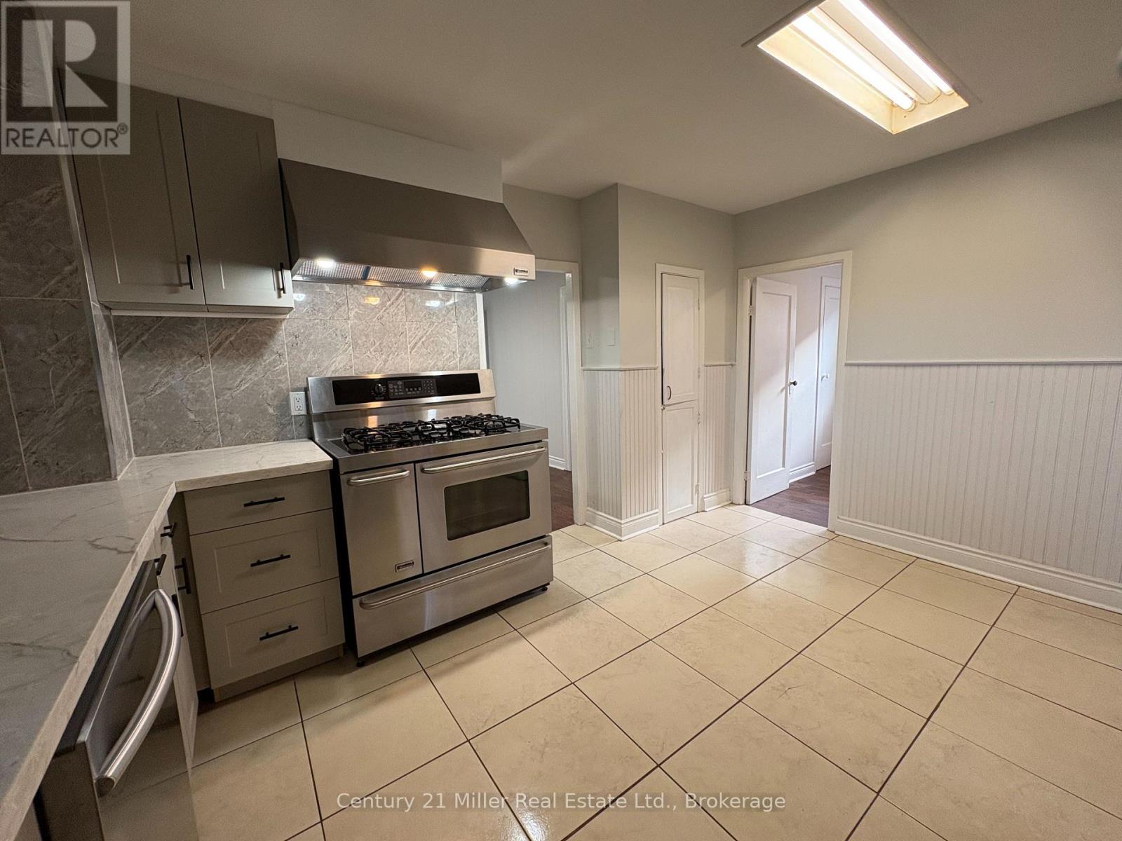 961 Ninth Street, Mississauga, Ontario  L5E 1S2 - Photo 5 - W13842510