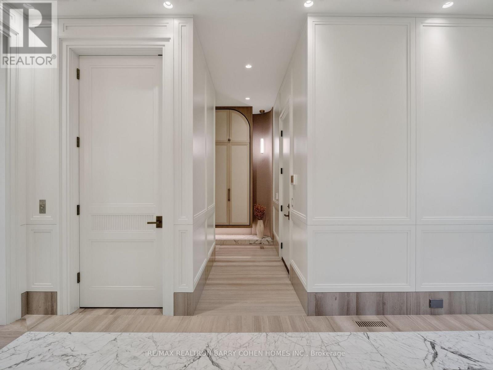 87 College View Avenue, Toronto, Ontario  M5P 1J9 - Photo 17 - C13842586