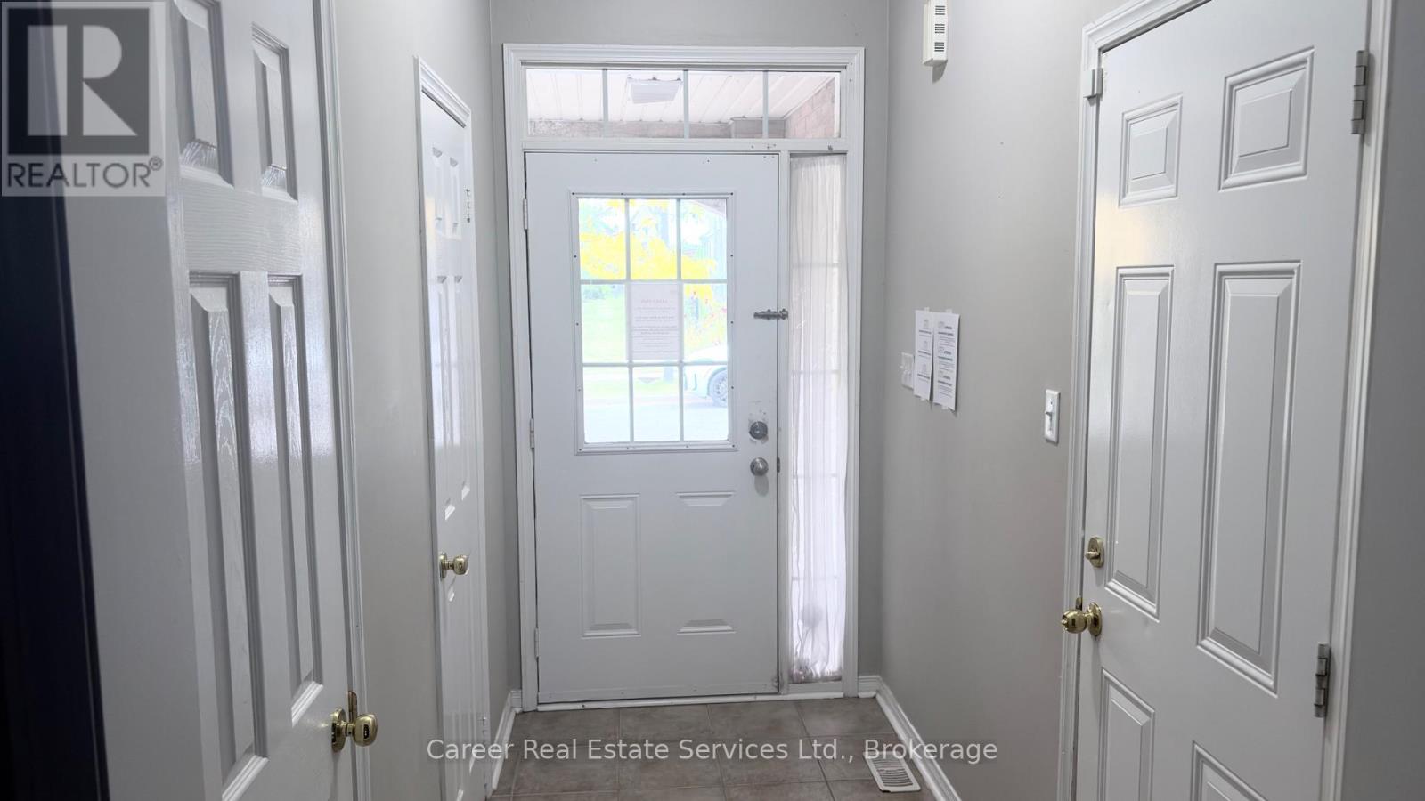 123 Silverwood Circle, Ajax, Ontario  L1Z 0A4 - Photo 3 - E13842642