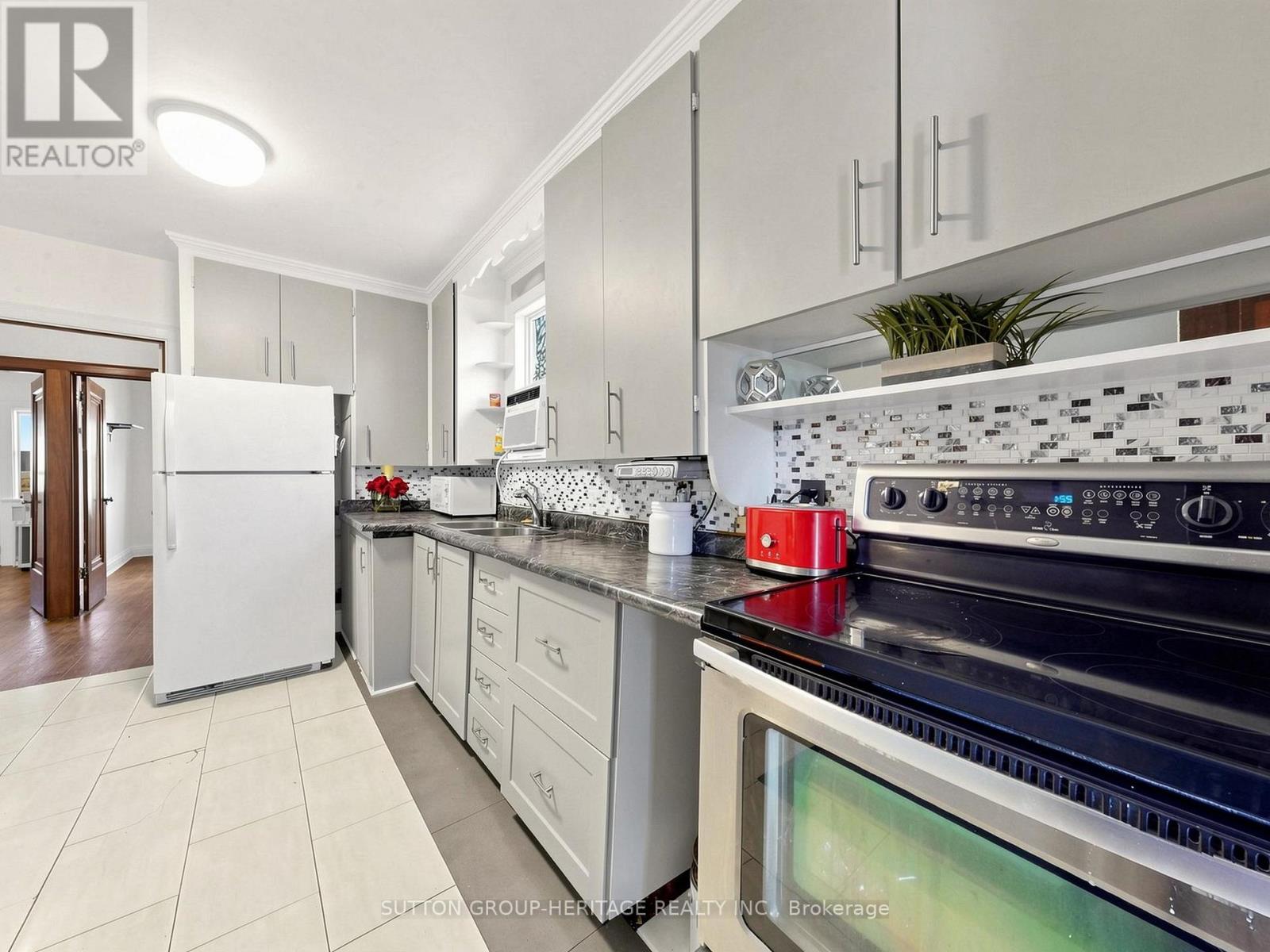 248 Westwood Avenue, Toronto, Ontario  M4J 2H4 - Photo 14 - E13842566