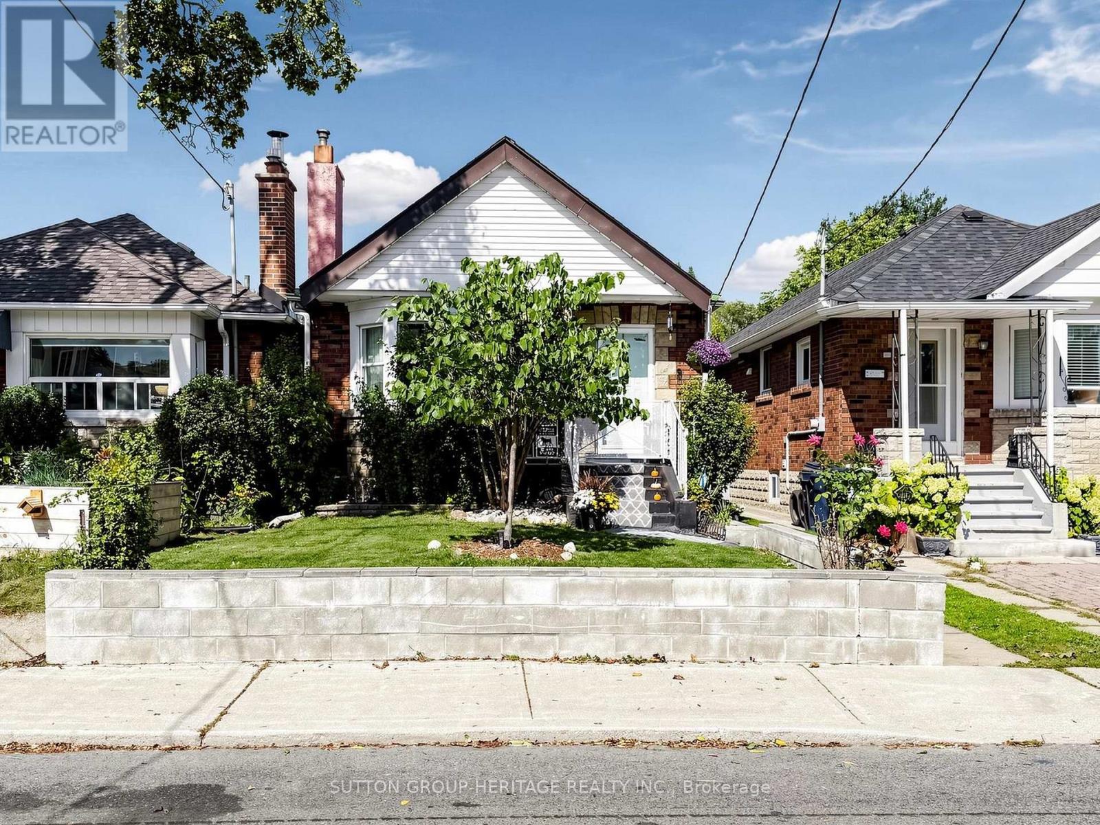 248 Westwood Avenue, Toronto, Ontario  M4J 2H4 - Photo 2 - E13842566