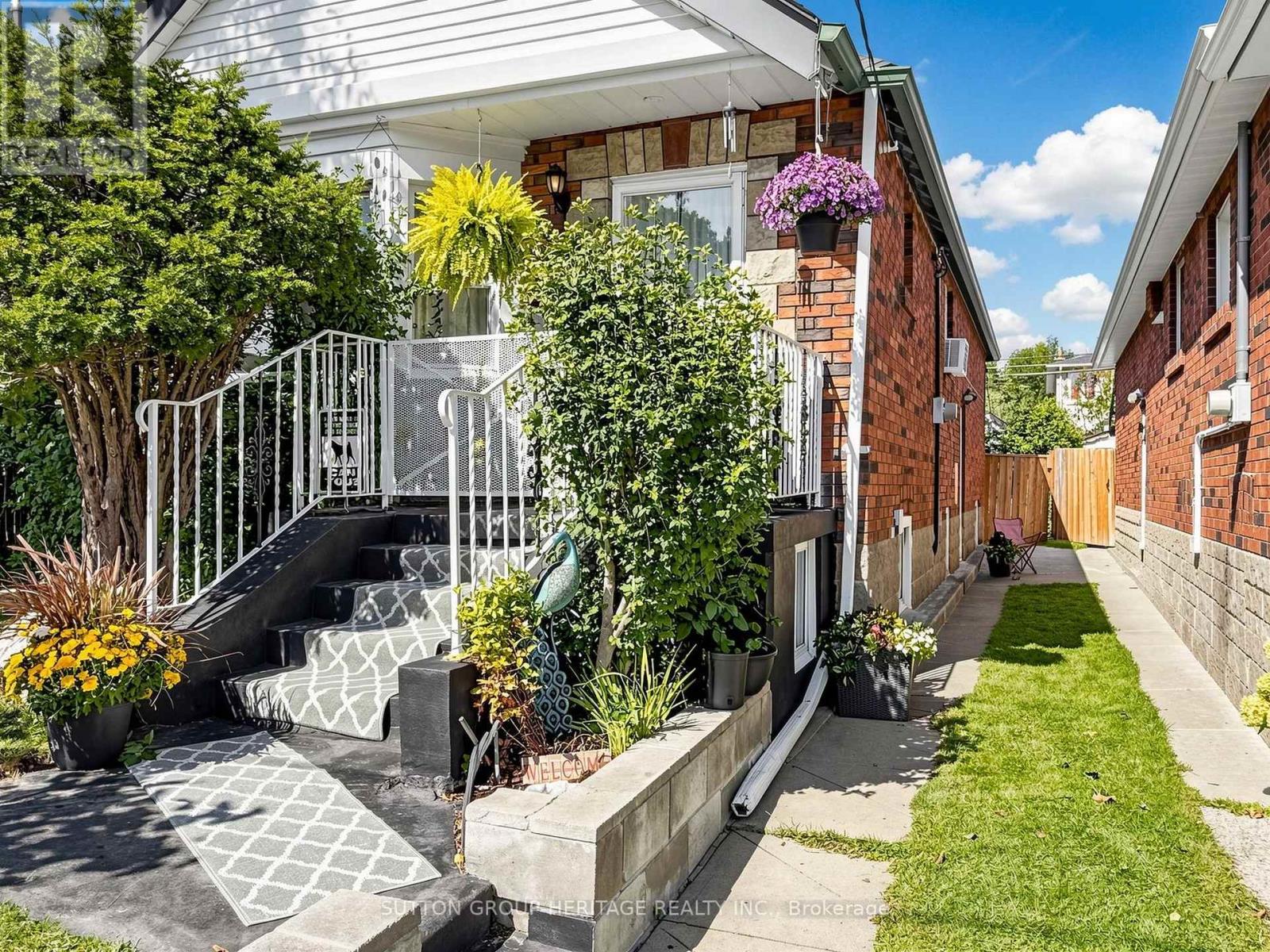 248 Westwood Avenue, Toronto, Ontario  M4J 2H4 - Photo 3 - E13842566