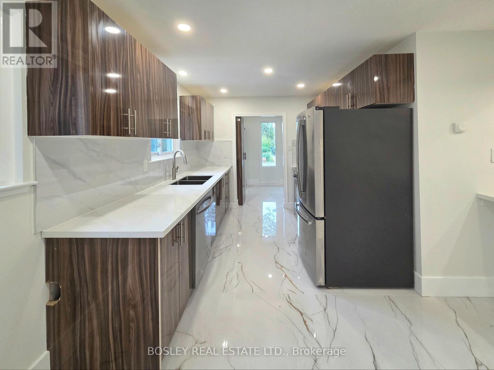 Main - 714 Lublin Avenue, Pickering, Ontario  L1W 1Z2 - Photo 3 - E13842576