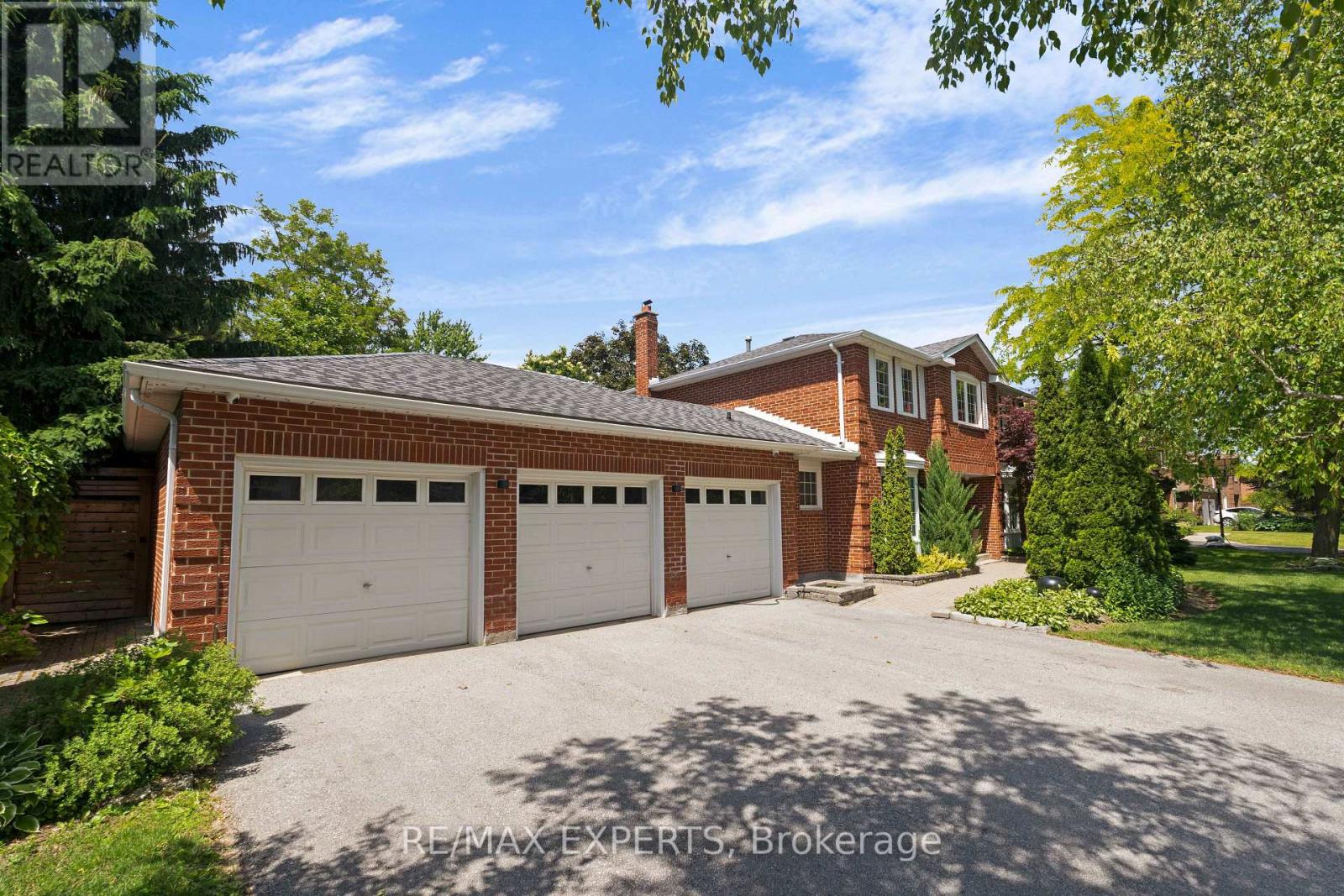 160 Burton Grove, King (King City), Ontario  L7B 1C7 - Photo 2 - N13842540
