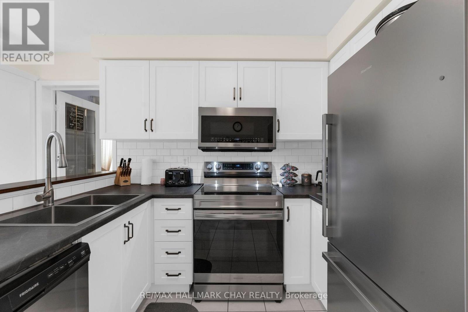 73 Brown Street, Barrie (Holly), Ontario  L4N 7V5 - Photo 8 - S13842658