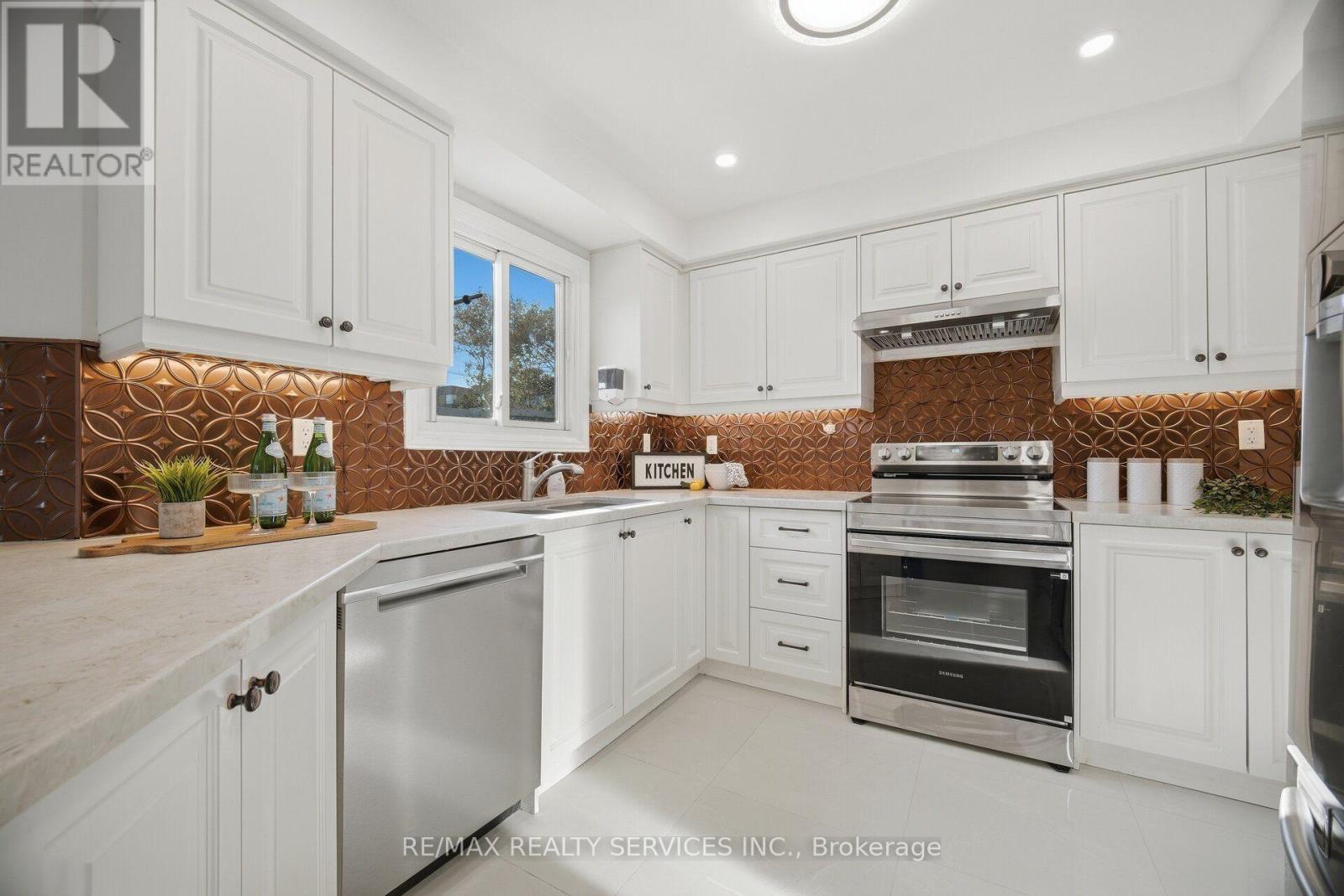 28 Corkett Drive, Brampton, Ontario  L6X 3G9 - Photo 10 - W13842580