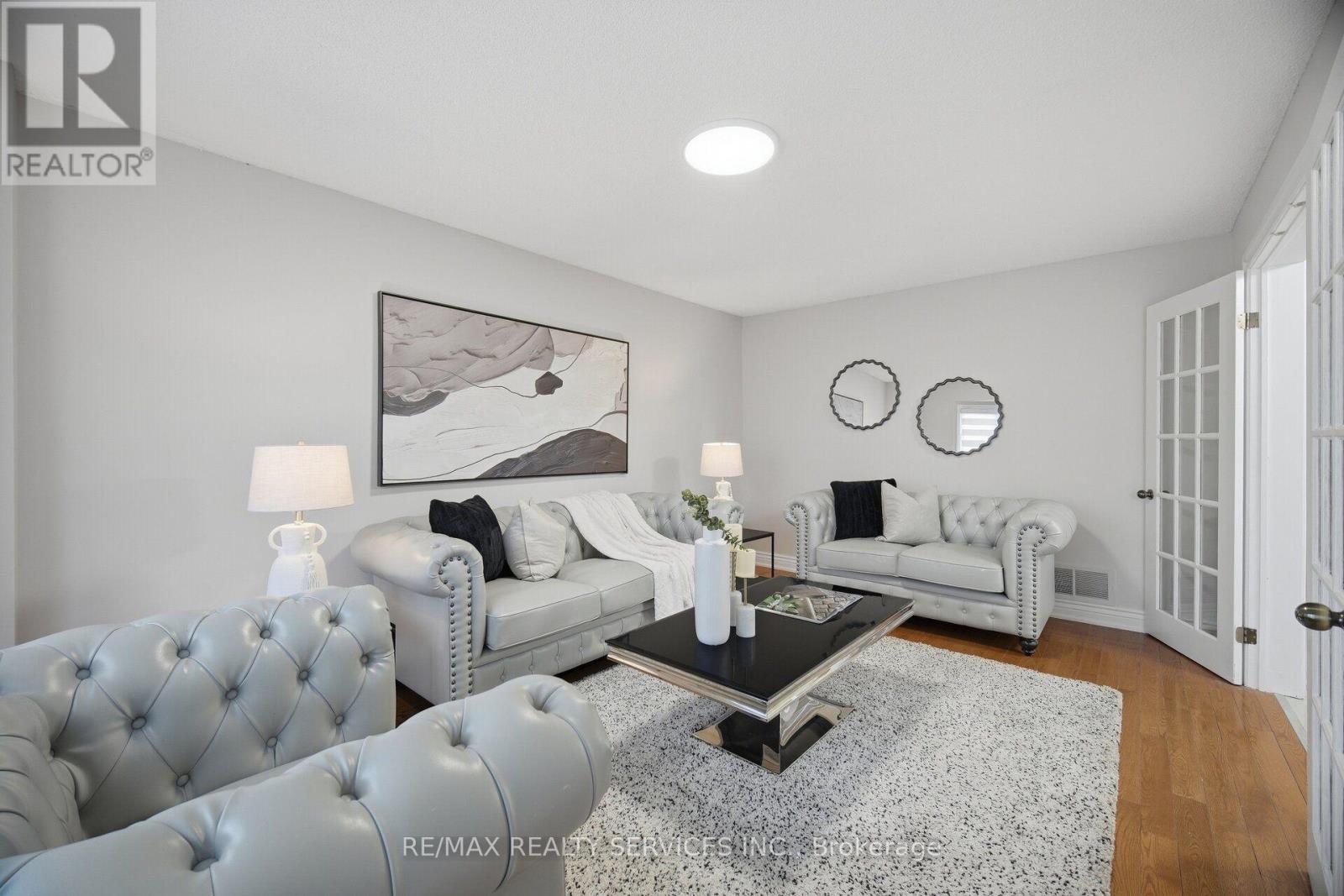 28 Corkett Drive, Brampton, Ontario  L6X 3G9 - Photo 4 - W13842580
