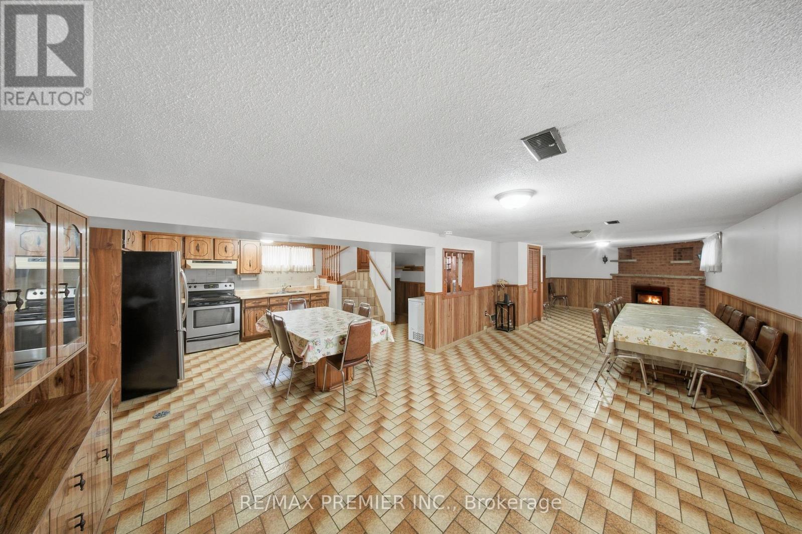 1 Mayo Drive, Toronto, Ontario  M6L 2X1 - Photo 16 - W13842608
