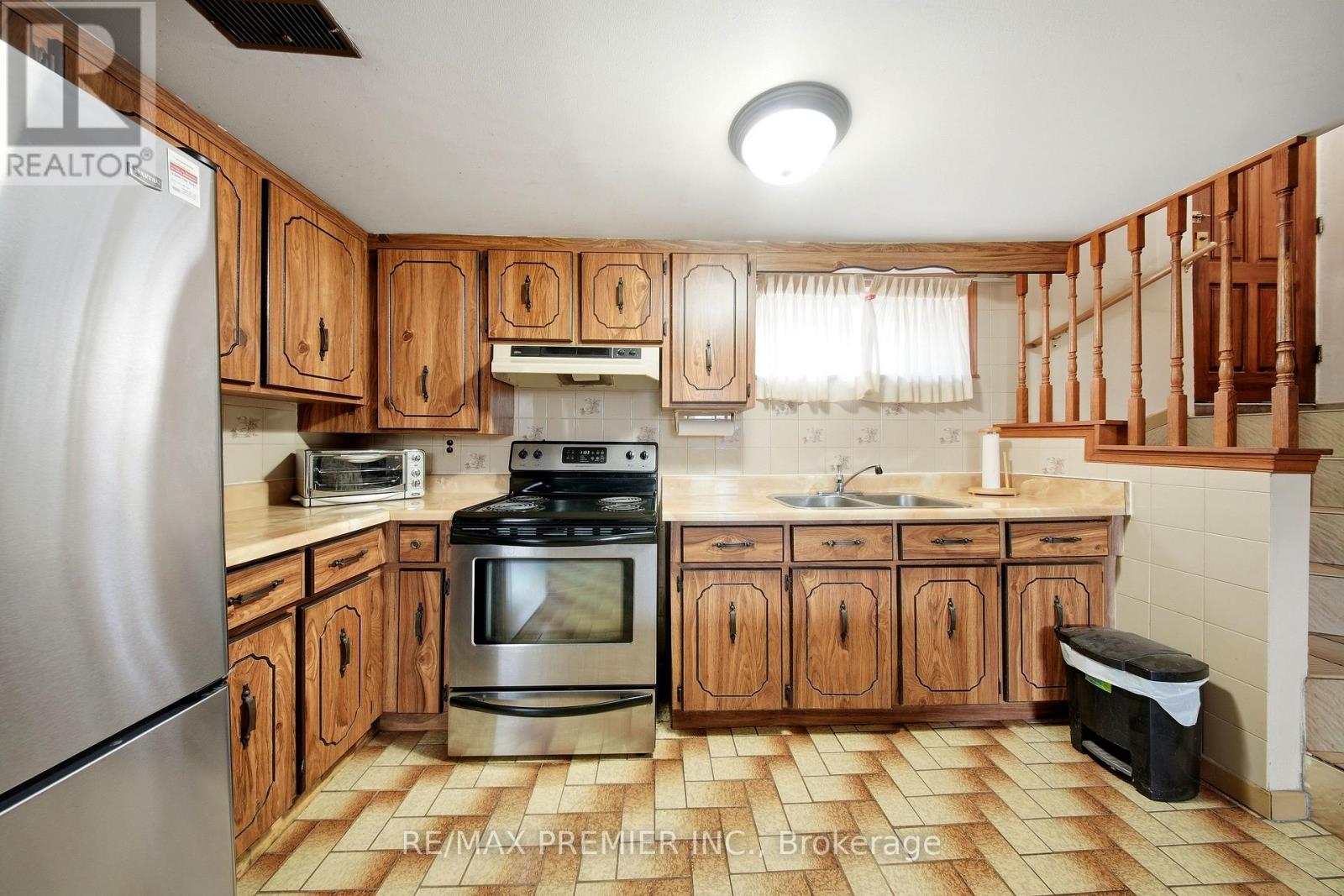 1 Mayo Drive, Toronto, Ontario  M6L 2X1 - Photo 18 - W13842608