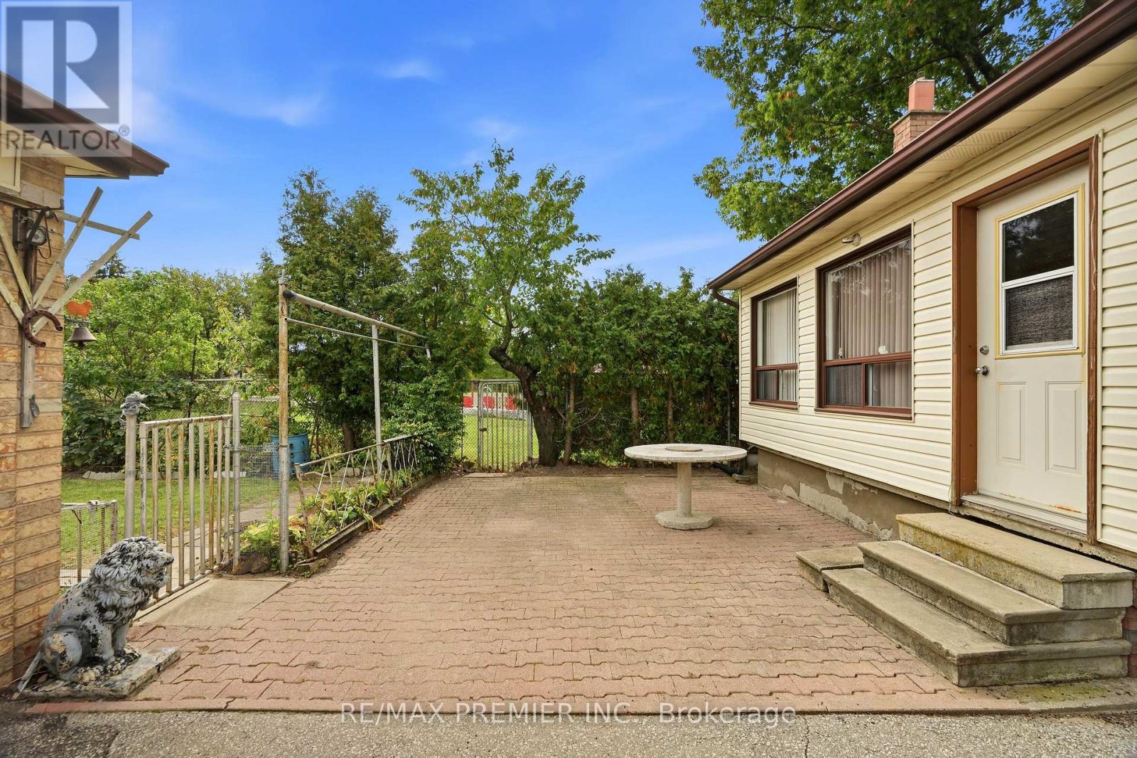 1 Mayo Drive, Toronto, Ontario  M6L 2X1 - Photo 26 - W13842608