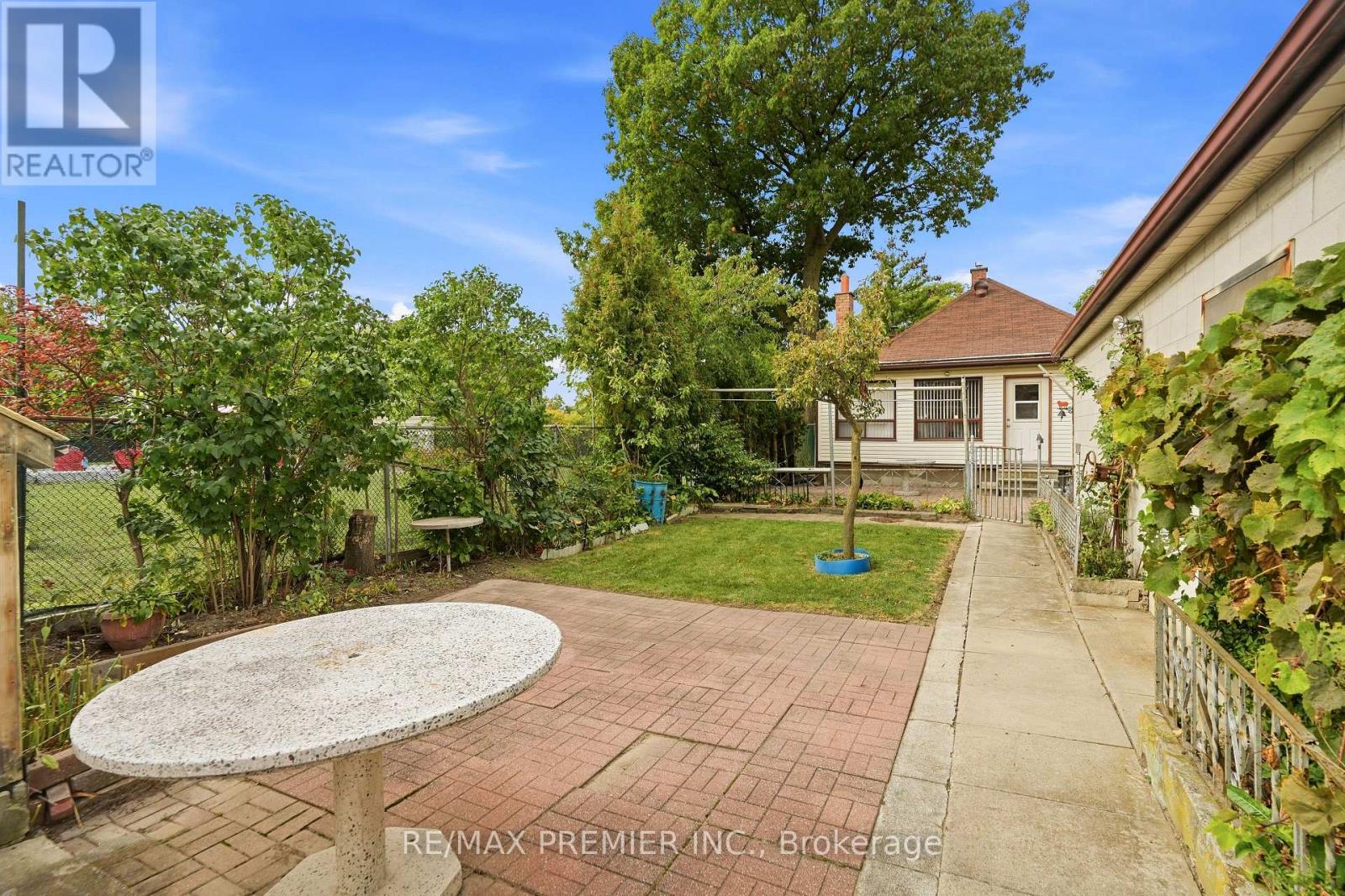 1 Mayo Drive, Toronto, Ontario  M6L 2X1 - Photo 29 - W13842608