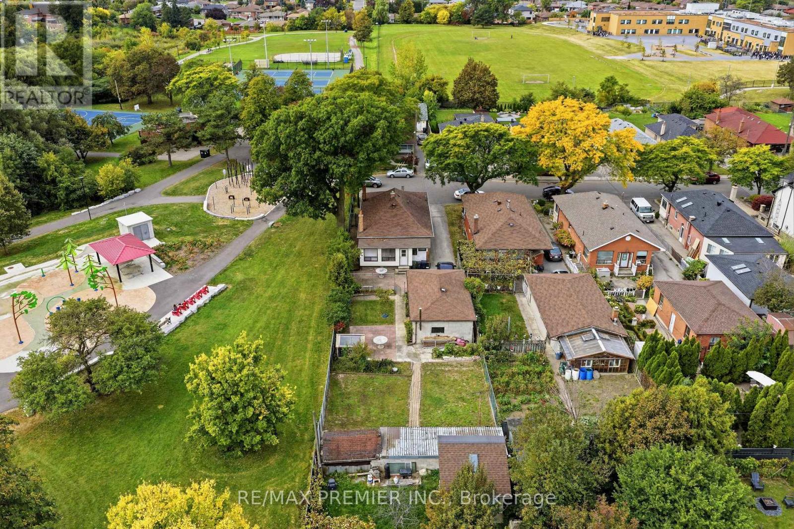 1 Mayo Drive, Toronto, Ontario  M6L 2X1 - Photo 32 - W13842608