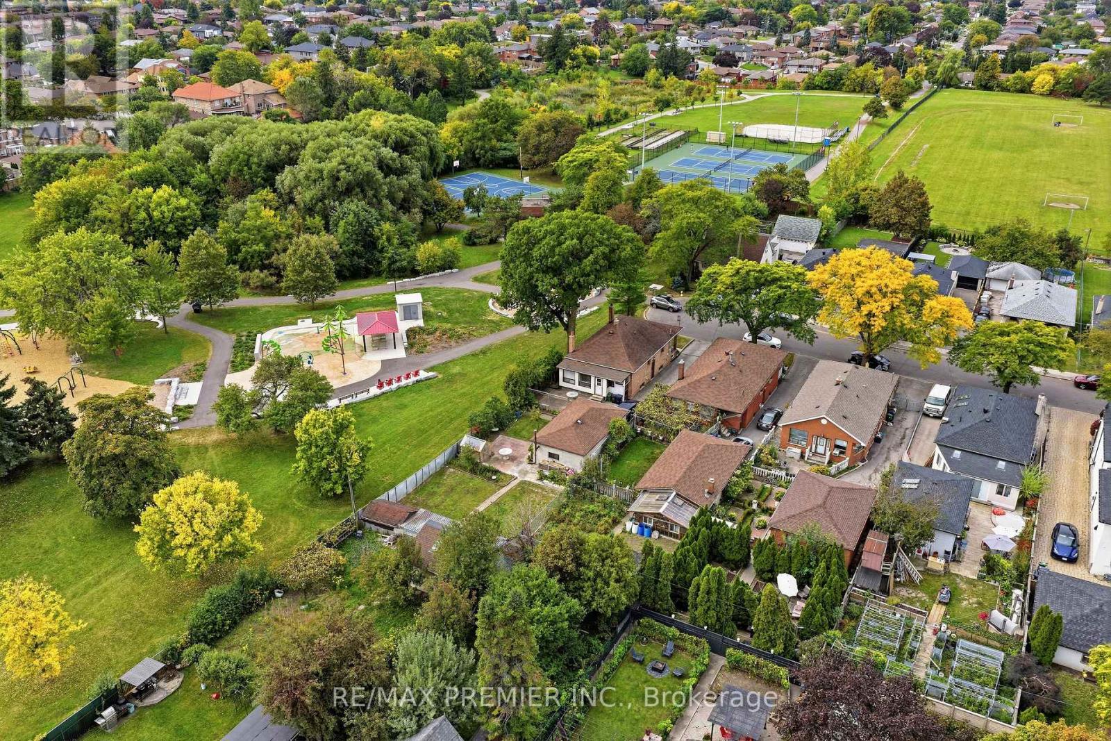 1 Mayo Drive, Toronto, Ontario  M6L 2X1 - Photo 33 - W13842608