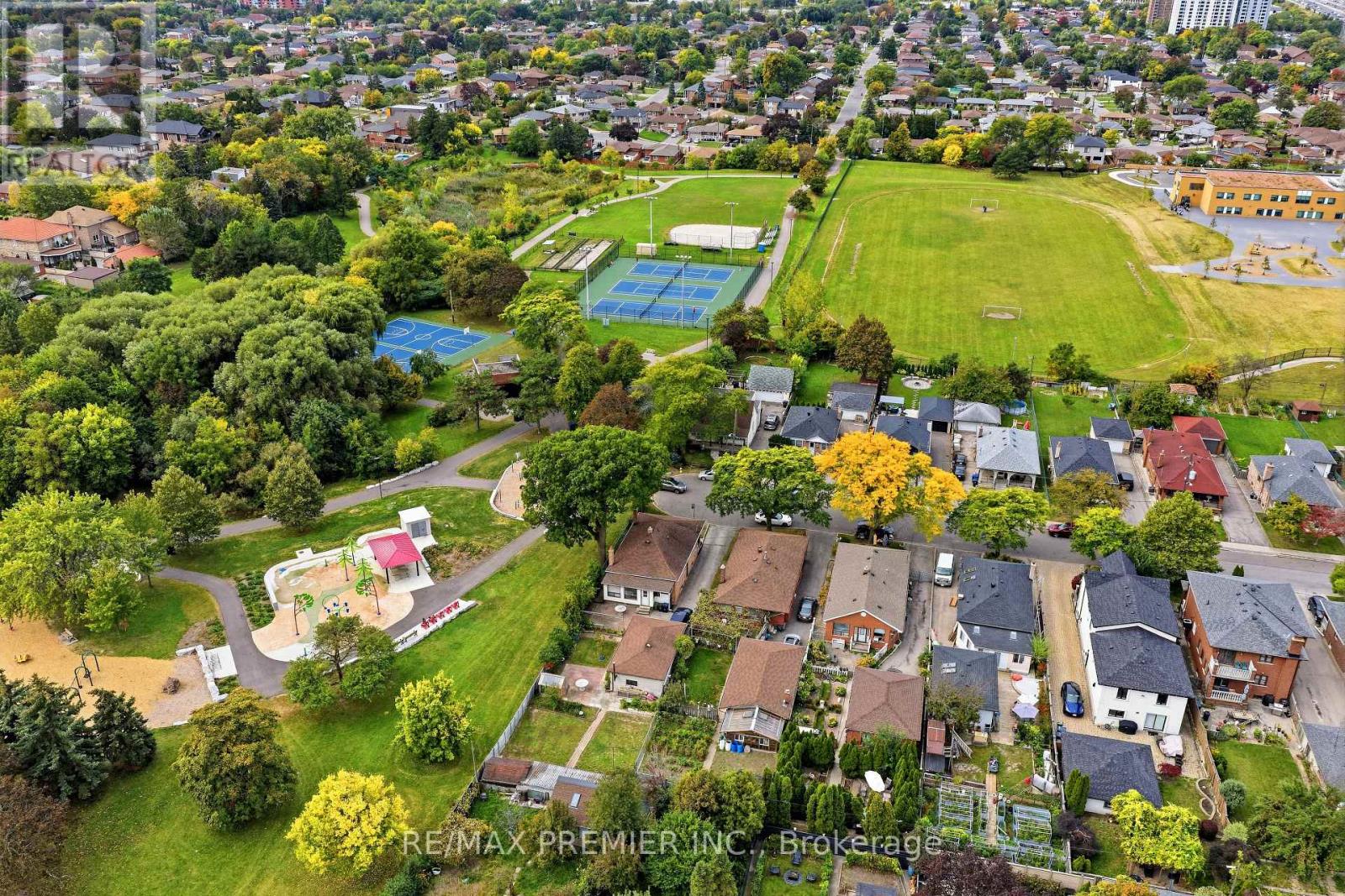 1 Mayo Drive, Toronto, Ontario  M6L 2X1 - Photo 35 - W13842608