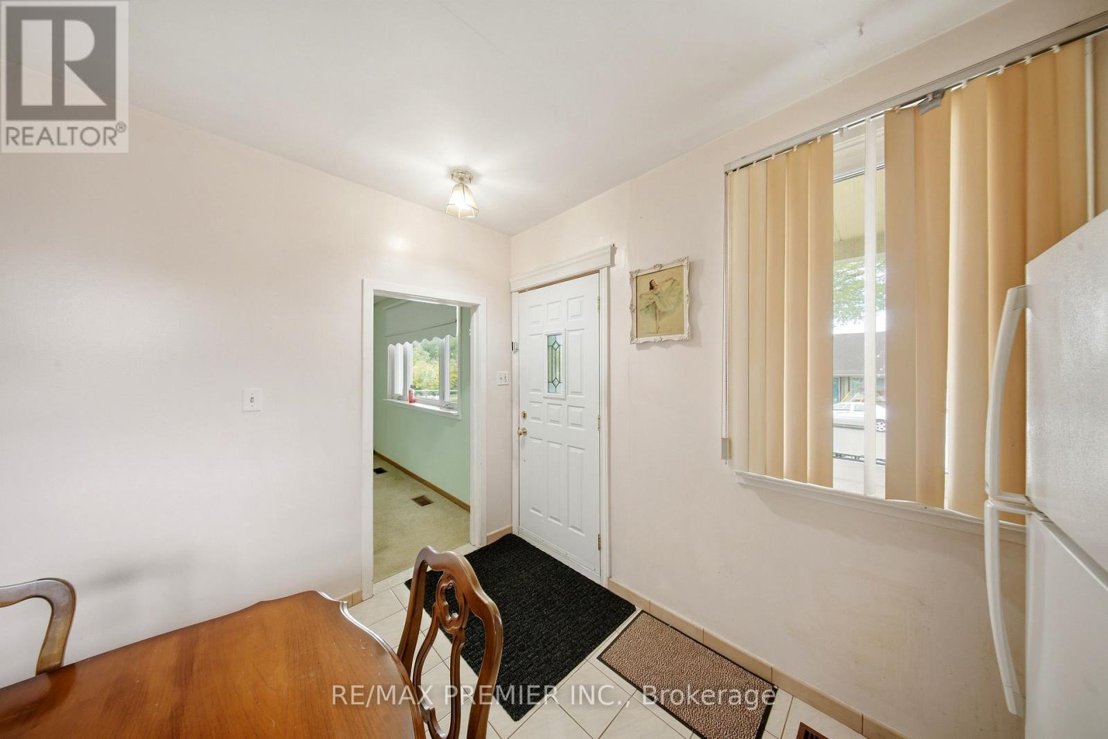 1 Mayo Drive, Toronto, Ontario  M6L 2X1 - Photo 5 - W13842608