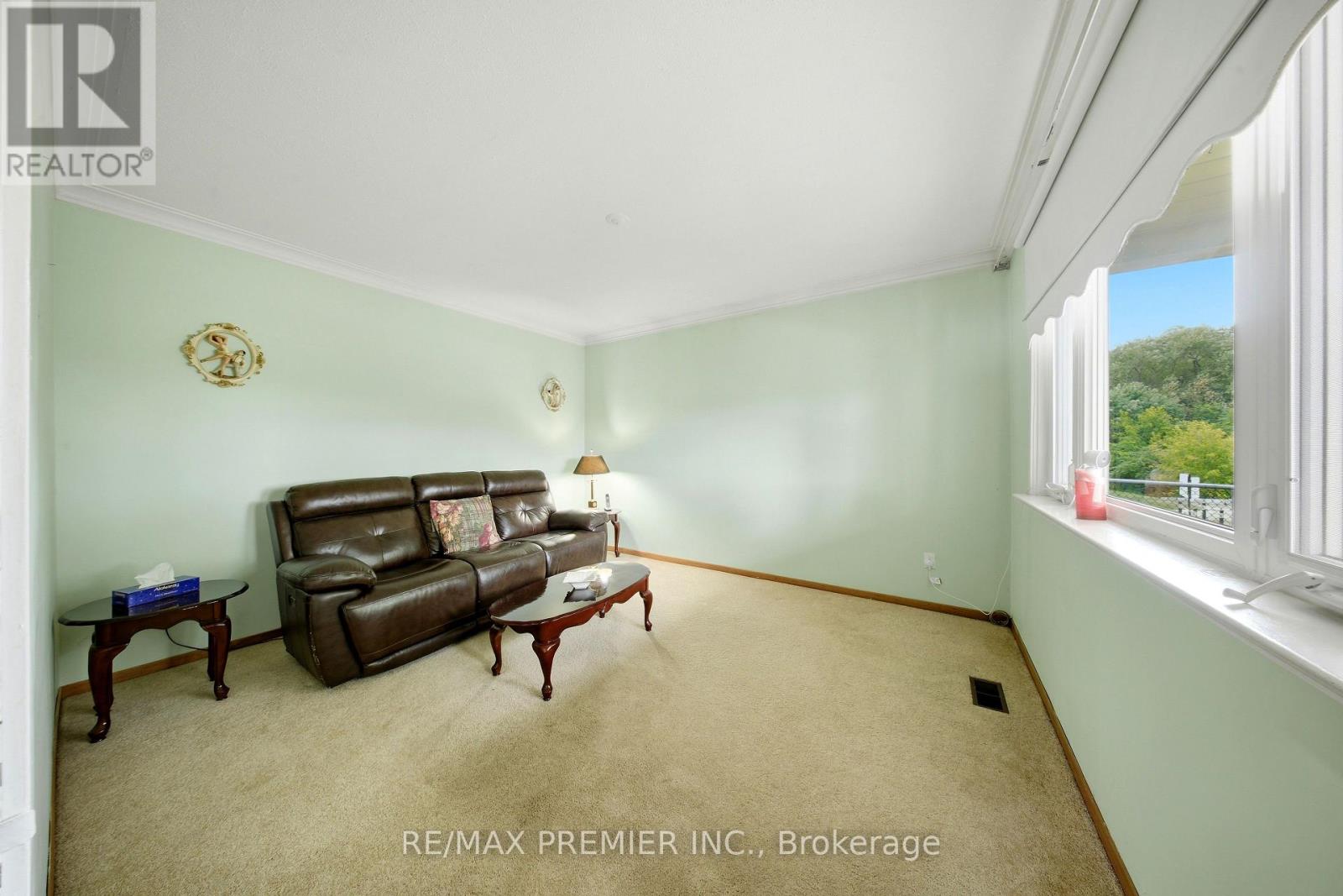 1 Mayo Drive, Toronto, Ontario  M6L 2X1 - Photo 7 - W13842608