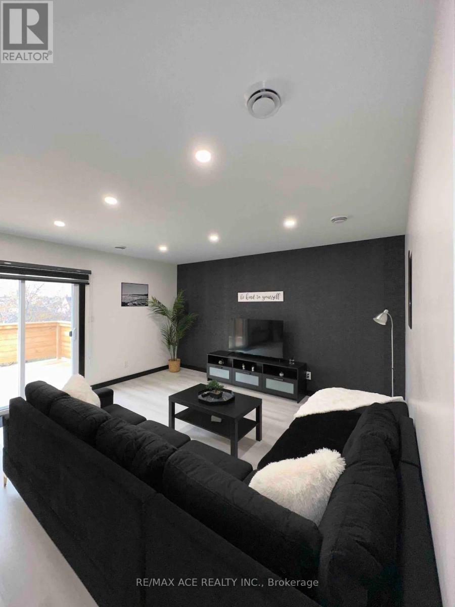 2 - 4985 Crysler Avenue, Niagara Falls, Ontario  L2E 3W6 - Photo 6 - X13842612
