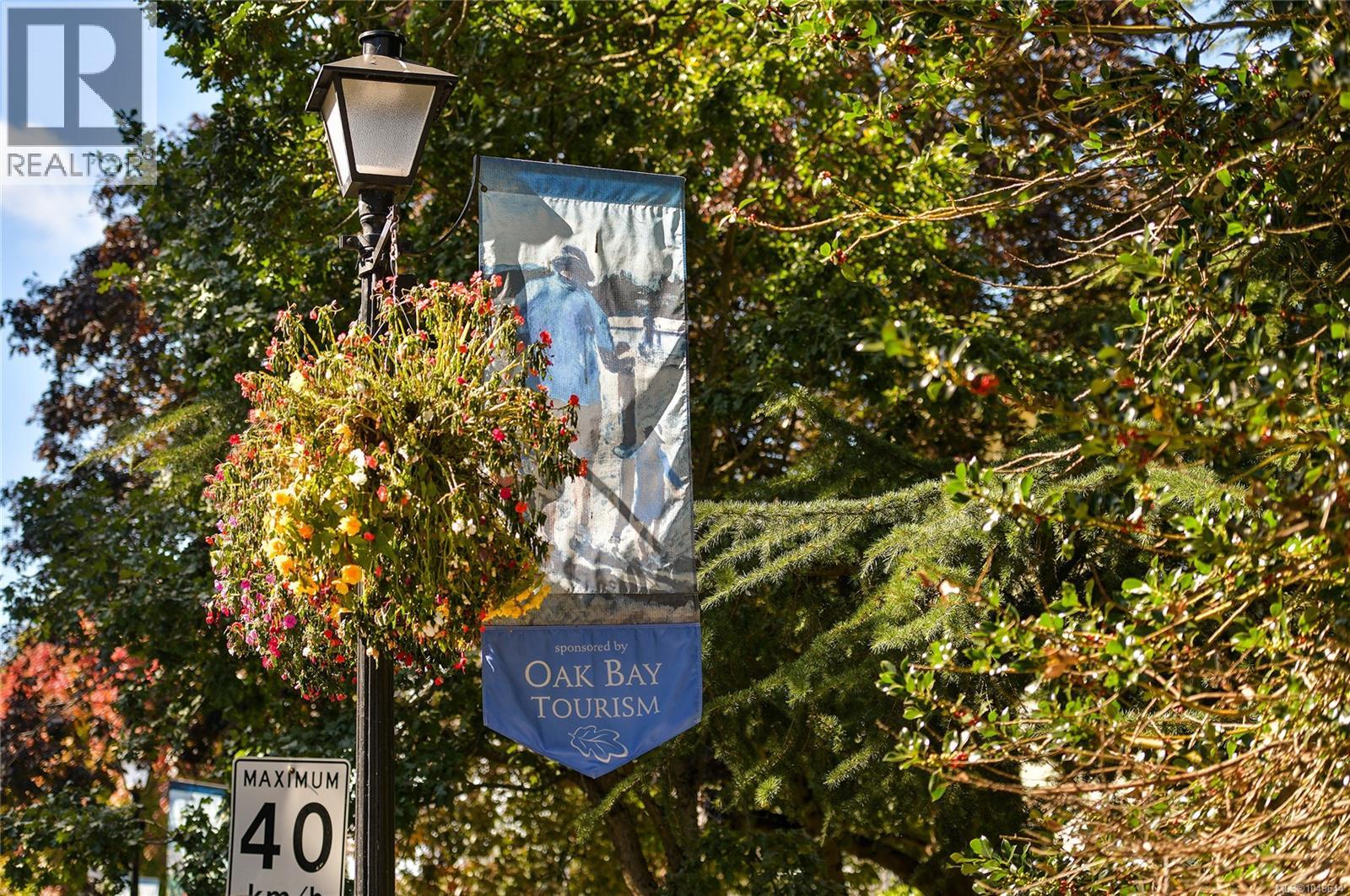 301 2095 Oak Bay Ave