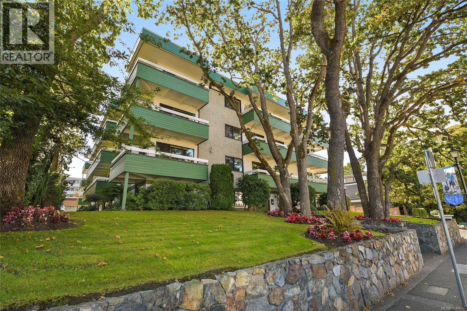 301 2095 Oak Bay Ave