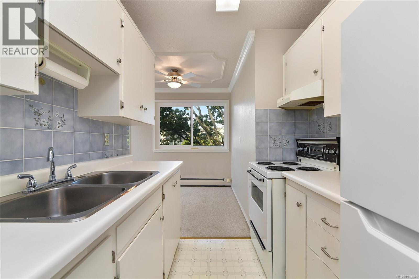 301 2095 Oak Bay Ave