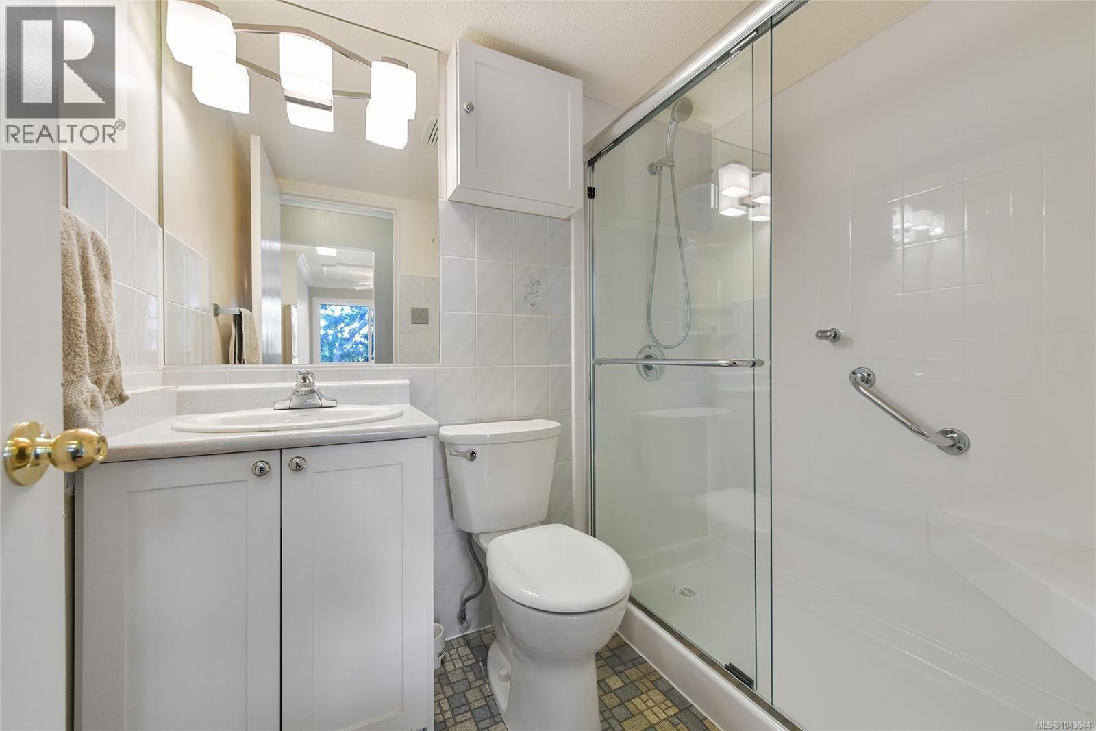 301 2095 Oak Bay Ave