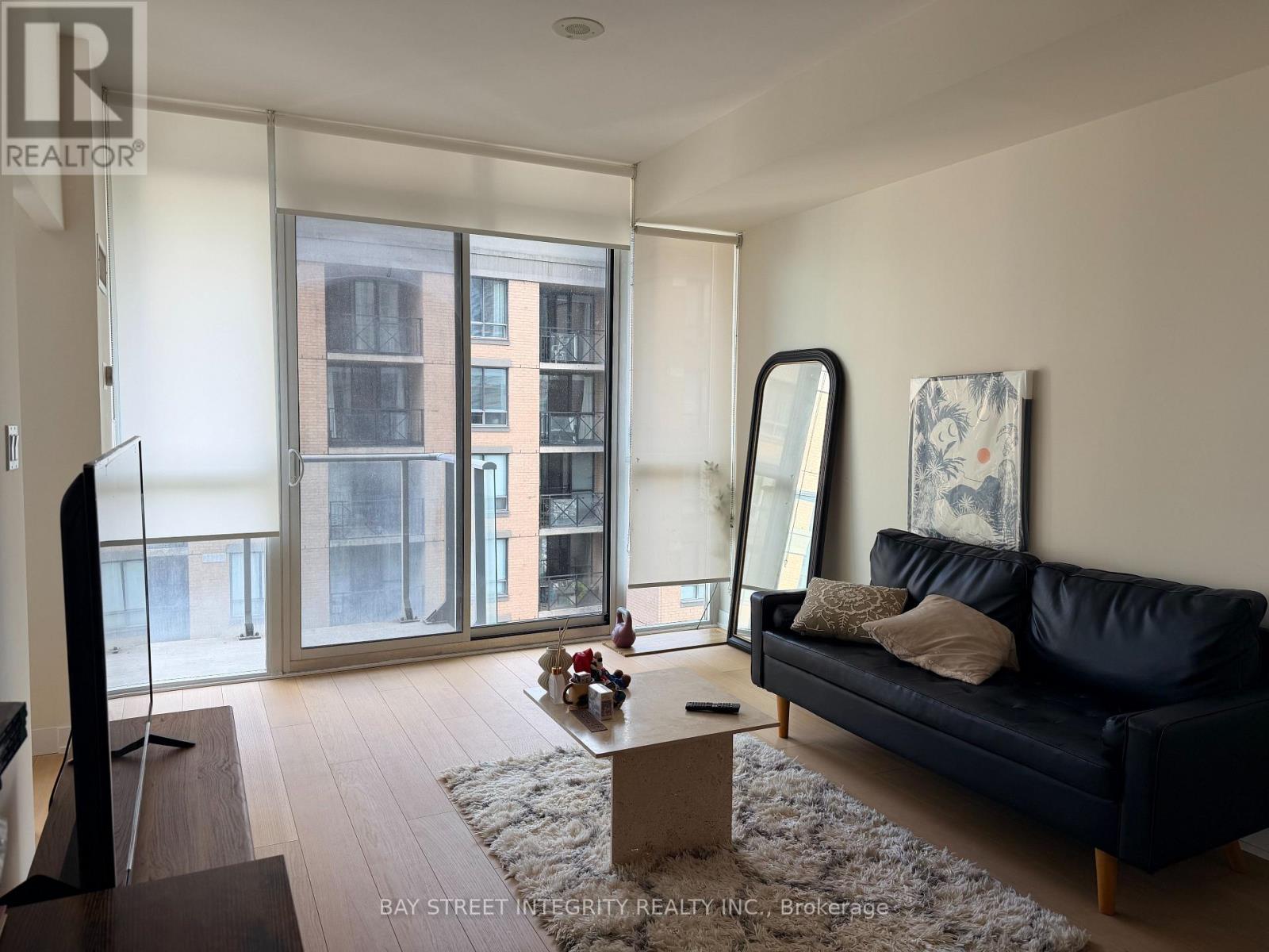 1405 - 126 SIMCOE STREET