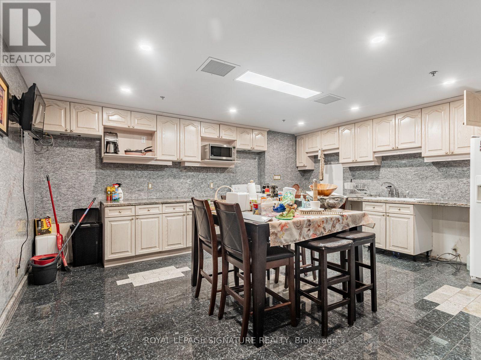 25 Mallard Road, Toronto, Ontario  M3B 1S4 - Photo 27 - C13842968