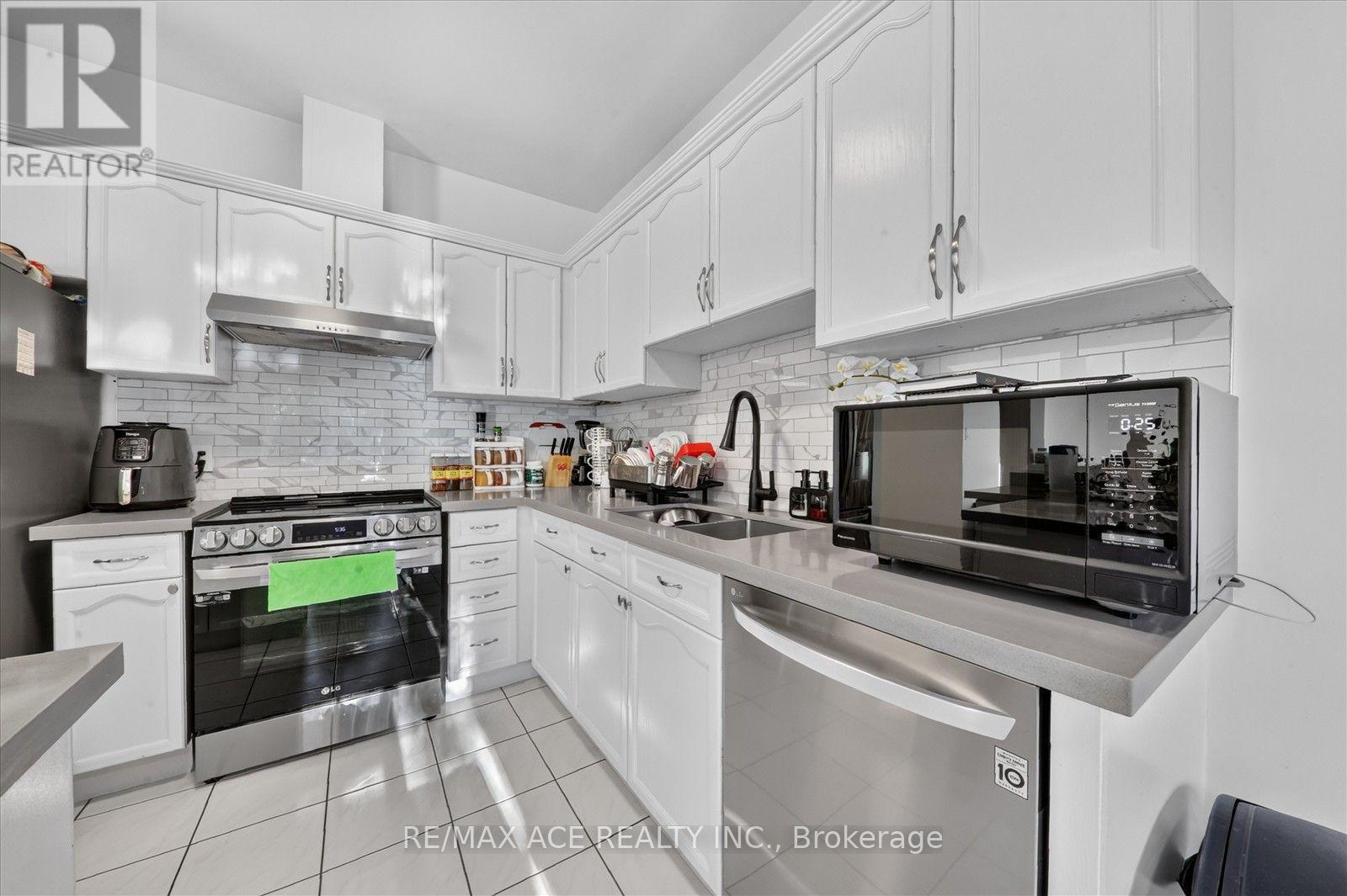 1446 Sandhurst Crescent, Pickering, Ontario  L1V 6Y8 - Photo 17 - E13842730