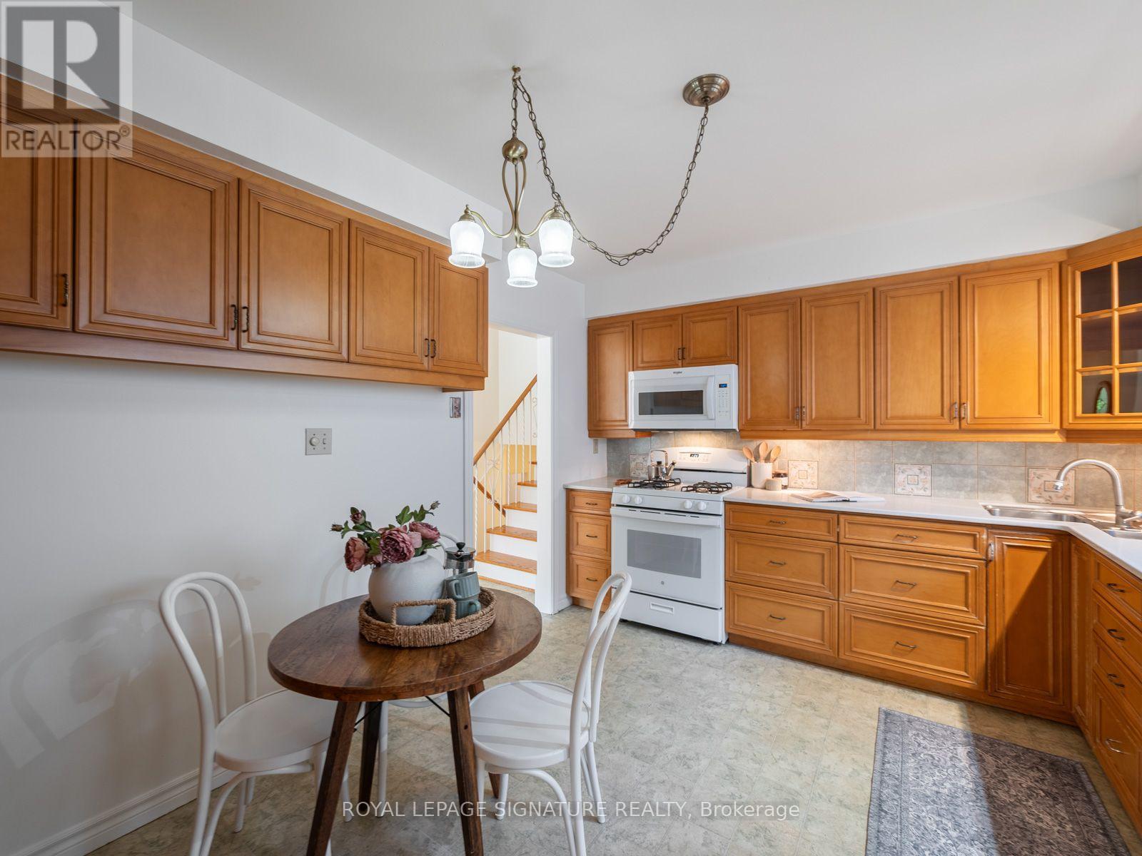 46 Manorglen Crescent, Toronto, Ontario  M1S 1W4 - Photo 12 - E13842838