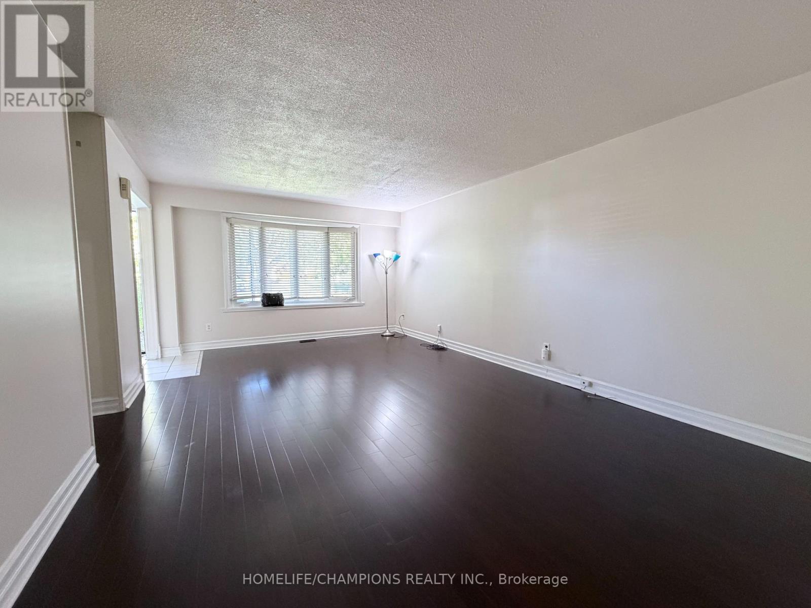 1143 Valley Court, Oshawa, Ontario  L1J 3M4 - Photo 2 - E13842980