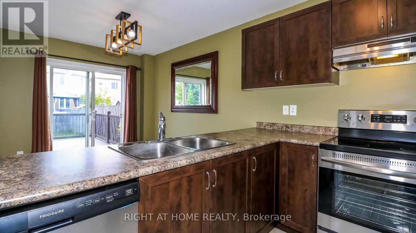 165 Greenwood Drive, Essa (Angus), Ontario  L3W 0E4 - Photo 18 - N13842822