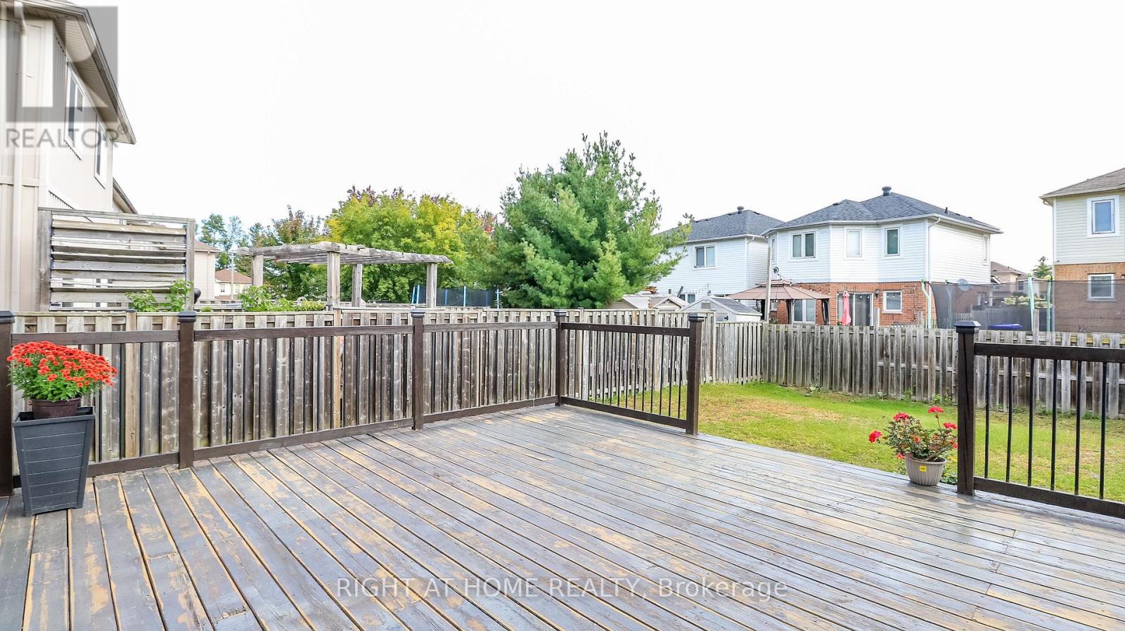 165 Greenwood Drive, Essa (Angus), Ontario  L3W 0E4 - Photo 8 - N13842822