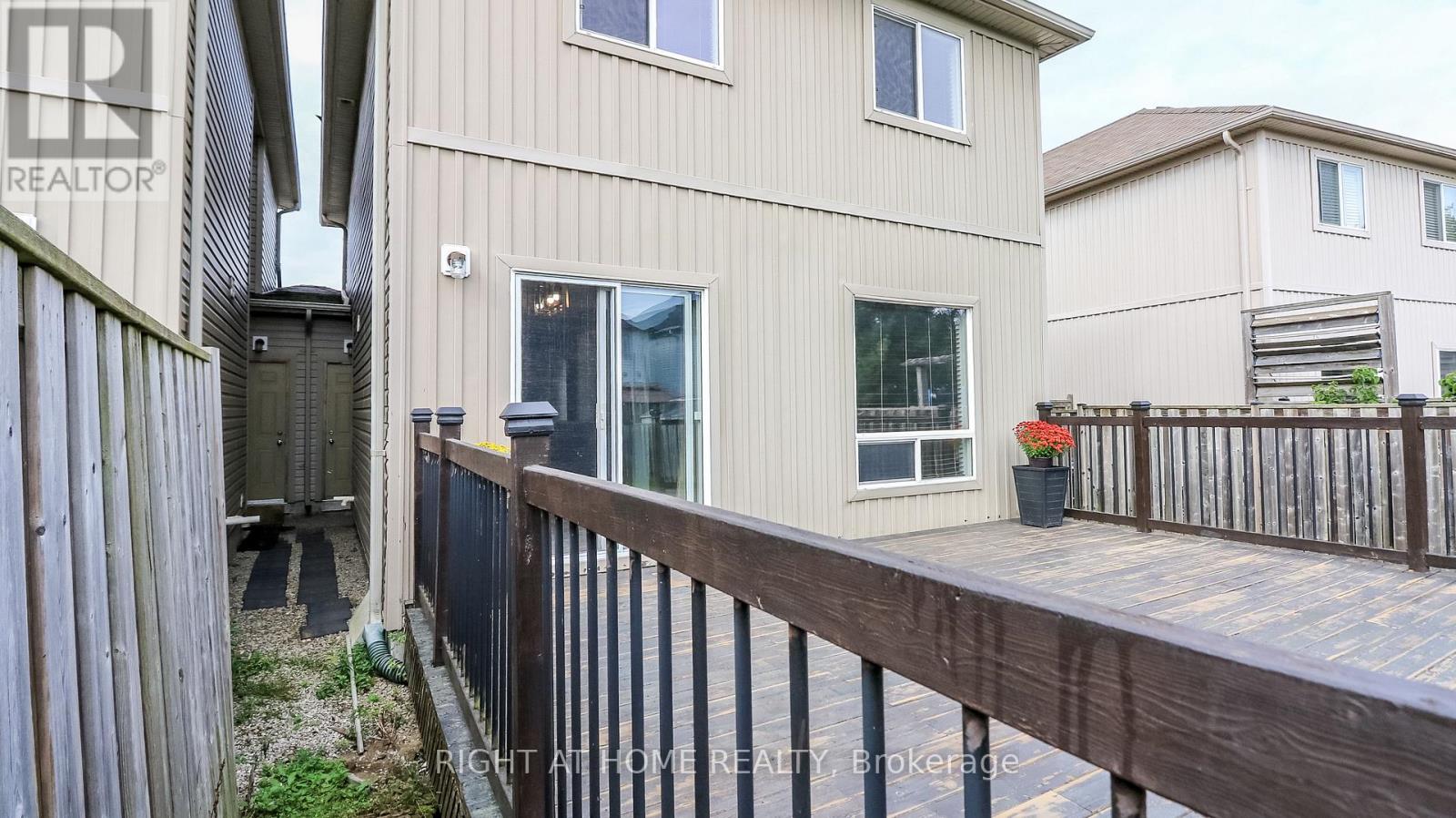 165 Greenwood Drive, Essa (Angus), Ontario  L3W 0E4 - Photo 9 - N13842822
