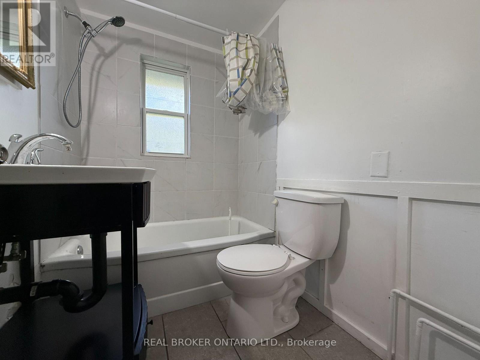 Upper - 23 Second Street, New Tecumseth (Beeton), Ontario  L0G 1A0 - Photo 10 - N13842854